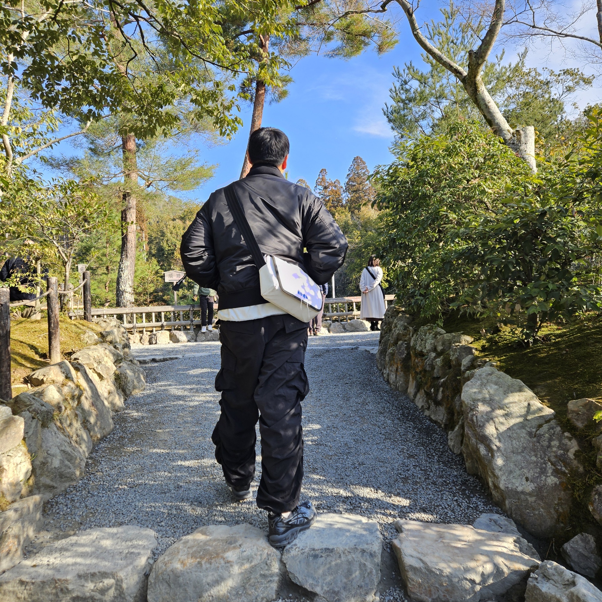Ader Error Trace Admore Crossbody Bag White, Asics x Unaffected Gel-Kayano 14 Silver Moon 착용 스타일