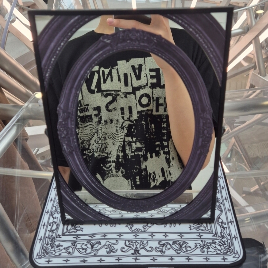 [KREAM 단독] Thevinylhouse Newspaper T-Shirt Black, Say Touche Framex3 Table Mirror Small Black 착용 스타일
