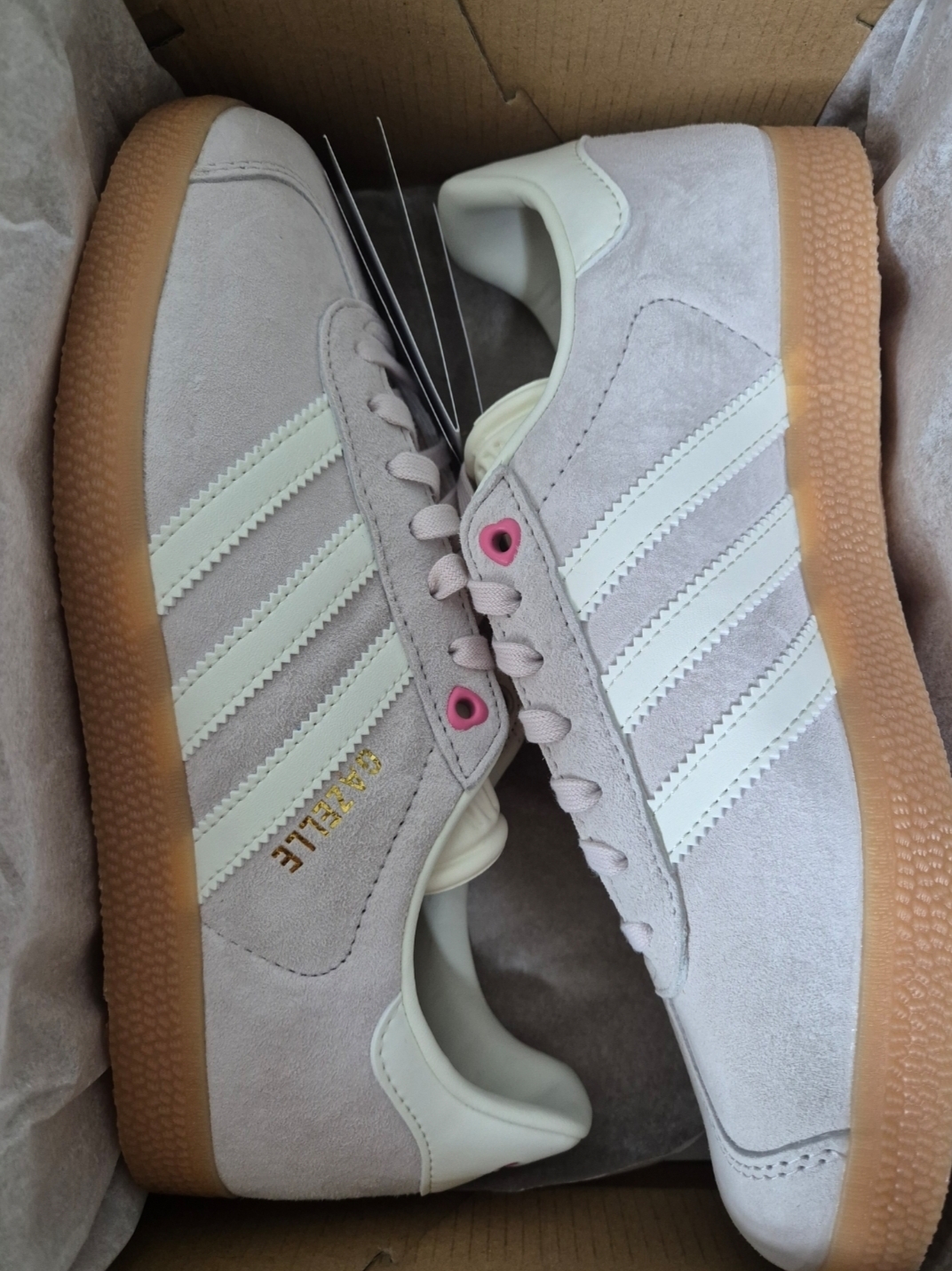 (W) Adidas Gazelle Valentine Day Putty Mauve Ivory - Foot Locker Exclusive 착용 스타일