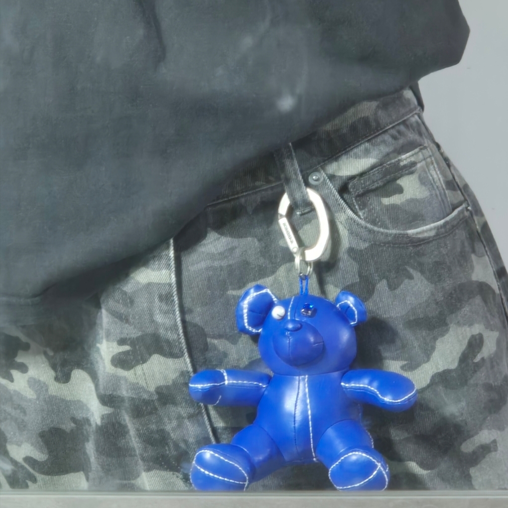 Ader Error Addy Bear Keyring Z-Blue 착용 스타일