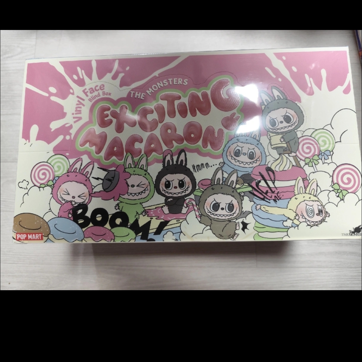Pop Mart The Monsters Labubu Tasty Macarons Series Sealed Case (6 Blind Boxes) 착용 스타일
