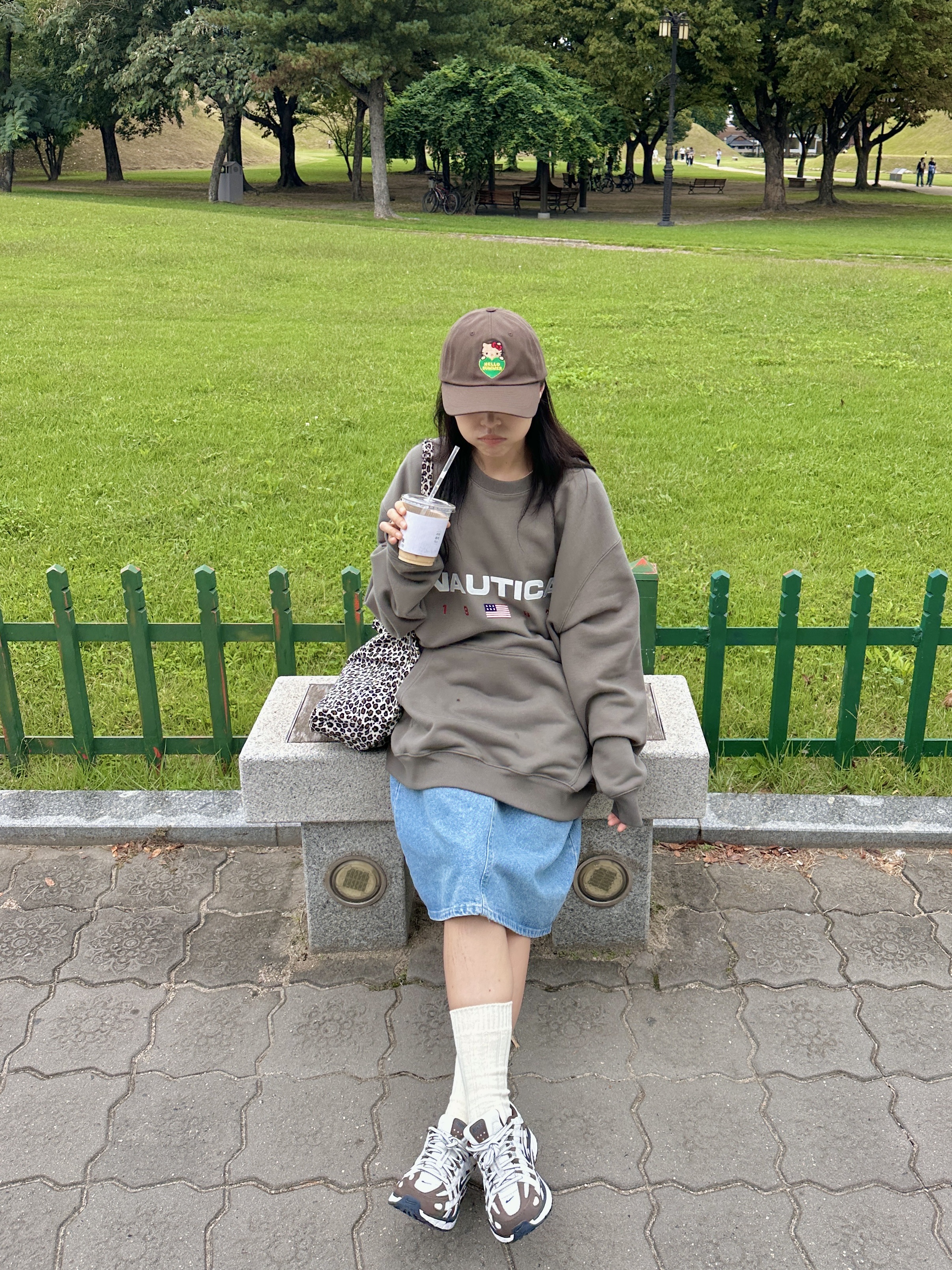 Farven x Tanning Hello Kitty Hello Summer Ball Cap_Brown, (W) Nike P-6000 Phantom Baroque Brown 착용 스타일 - 3