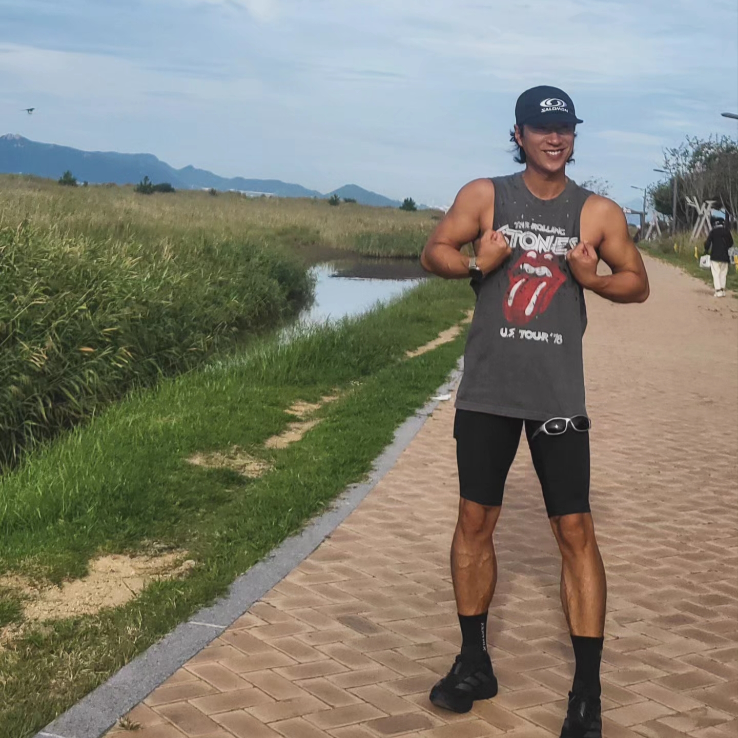 Salomon Link 6 Panel Cap Black 착용 스타일 - 2