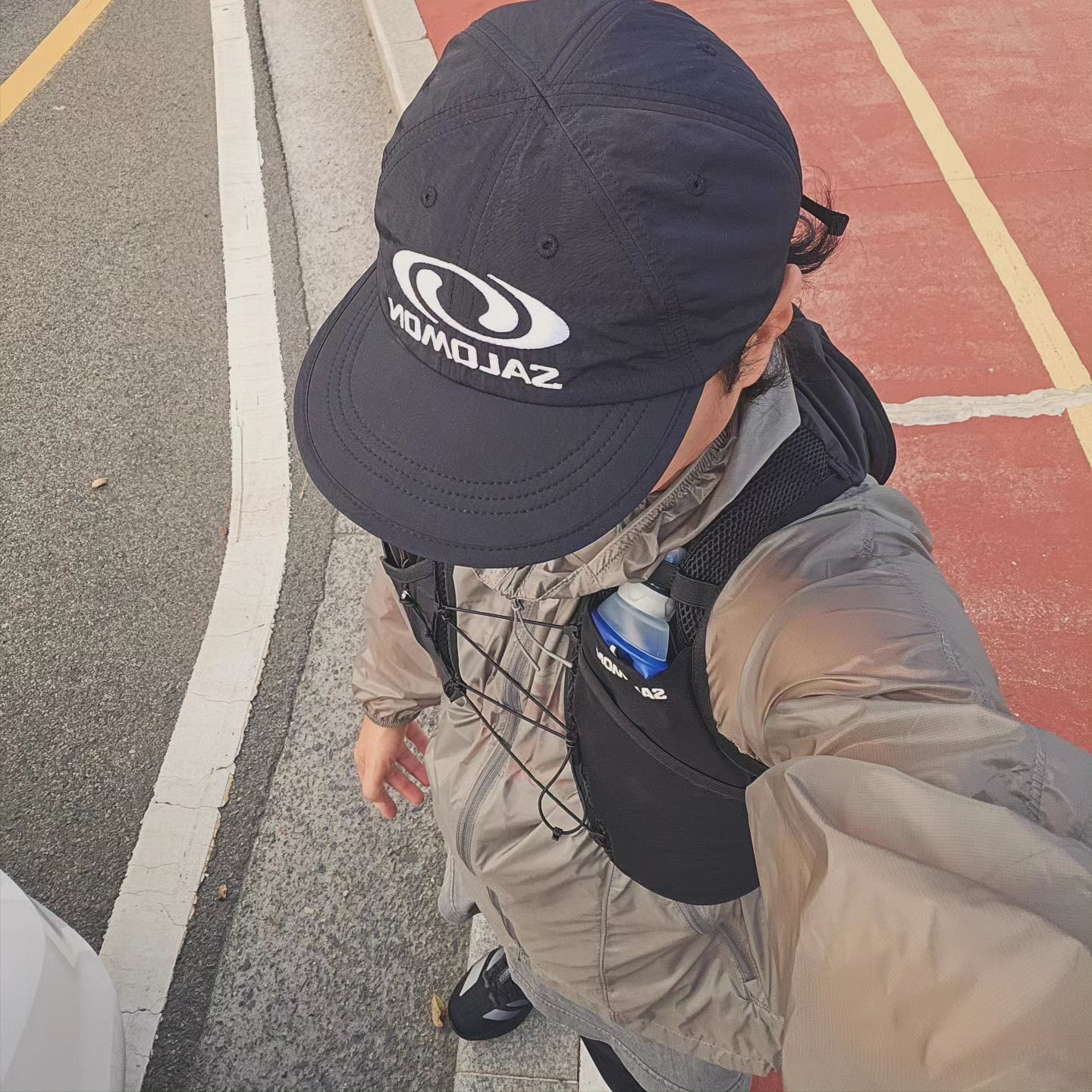 Salomon Link 6 Panel Cap Black 착용 스타일 - 4