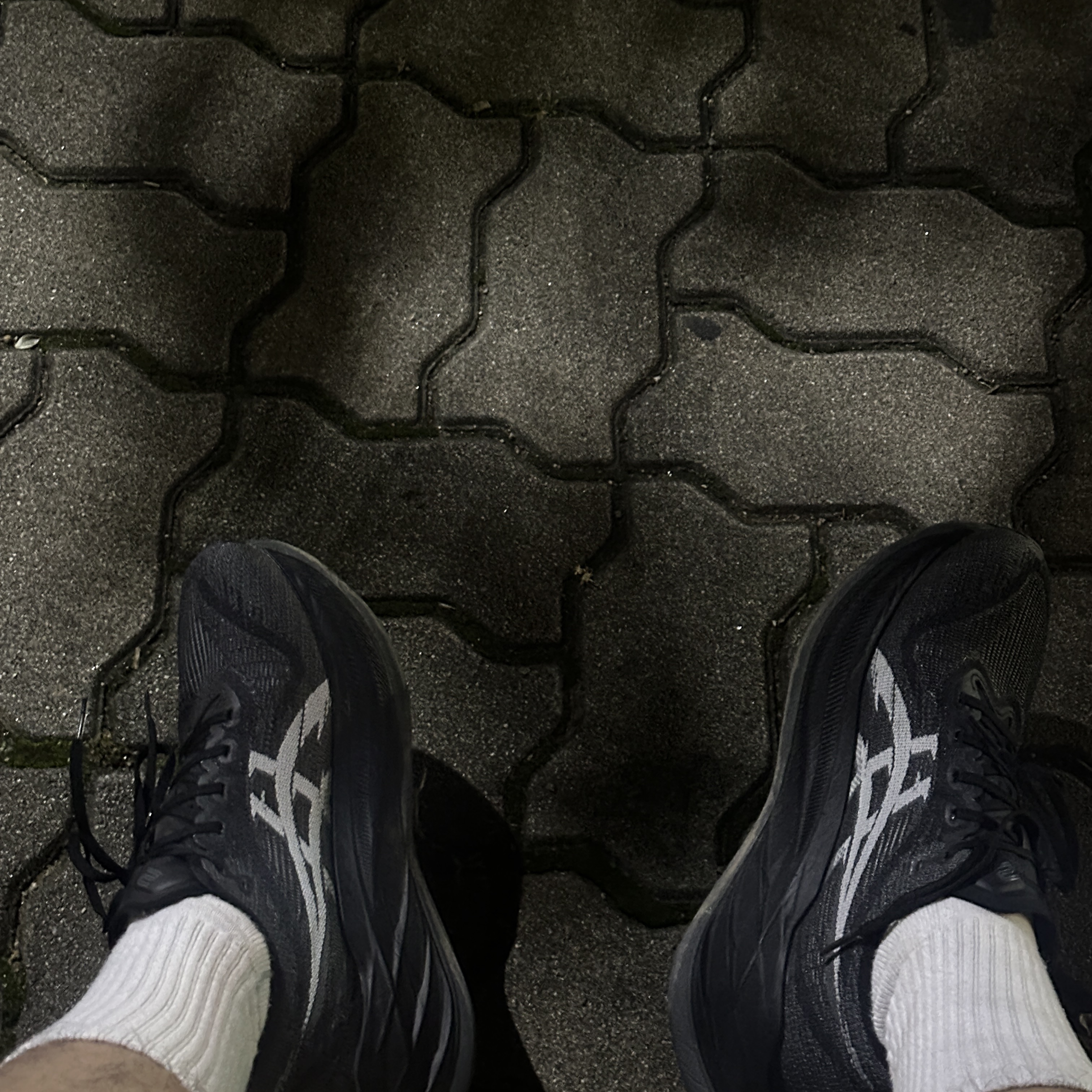 Asics Superblast 2 Black White 착용 스타일