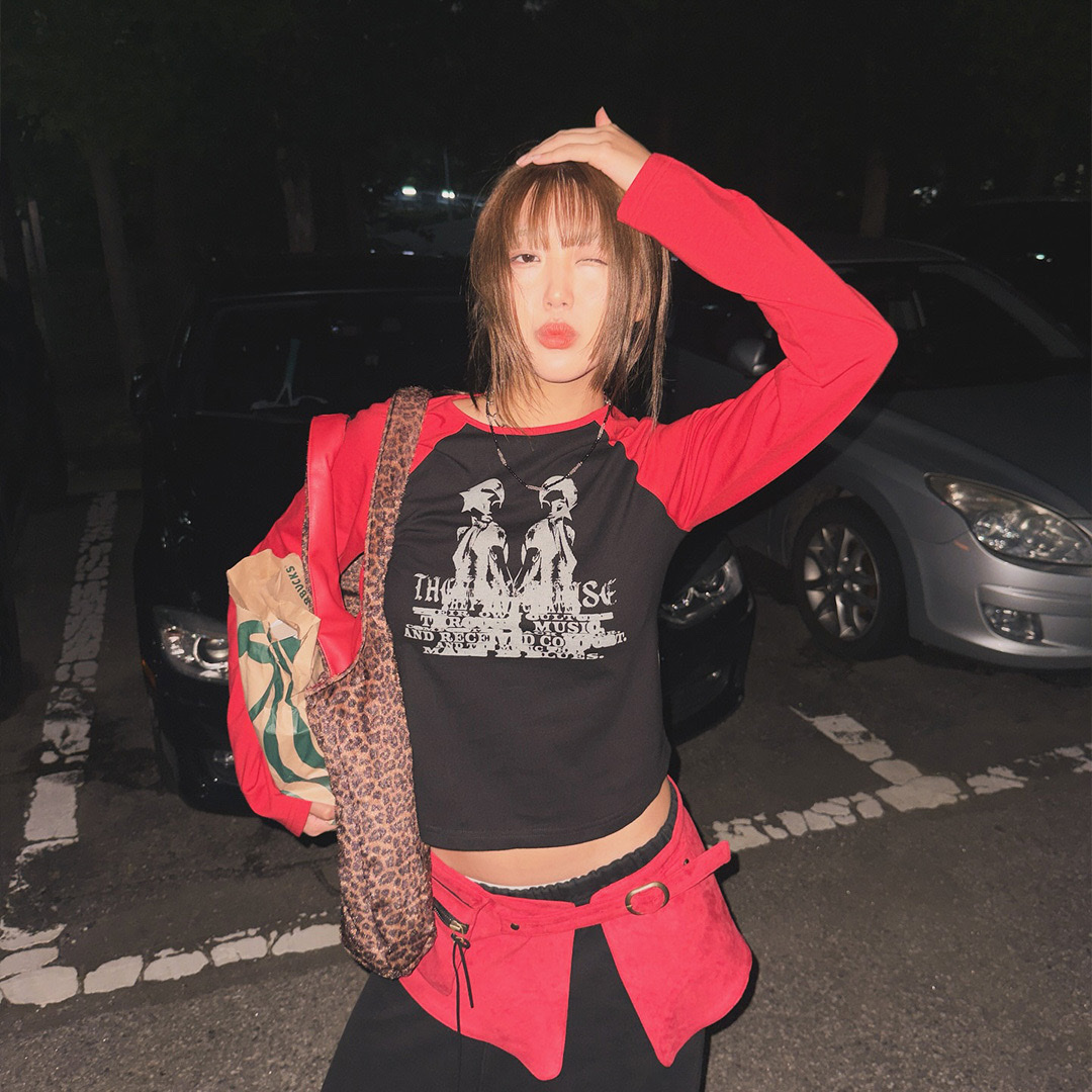 Thevinylhouse Twin Raglan LS Tee Black 착용 스타일