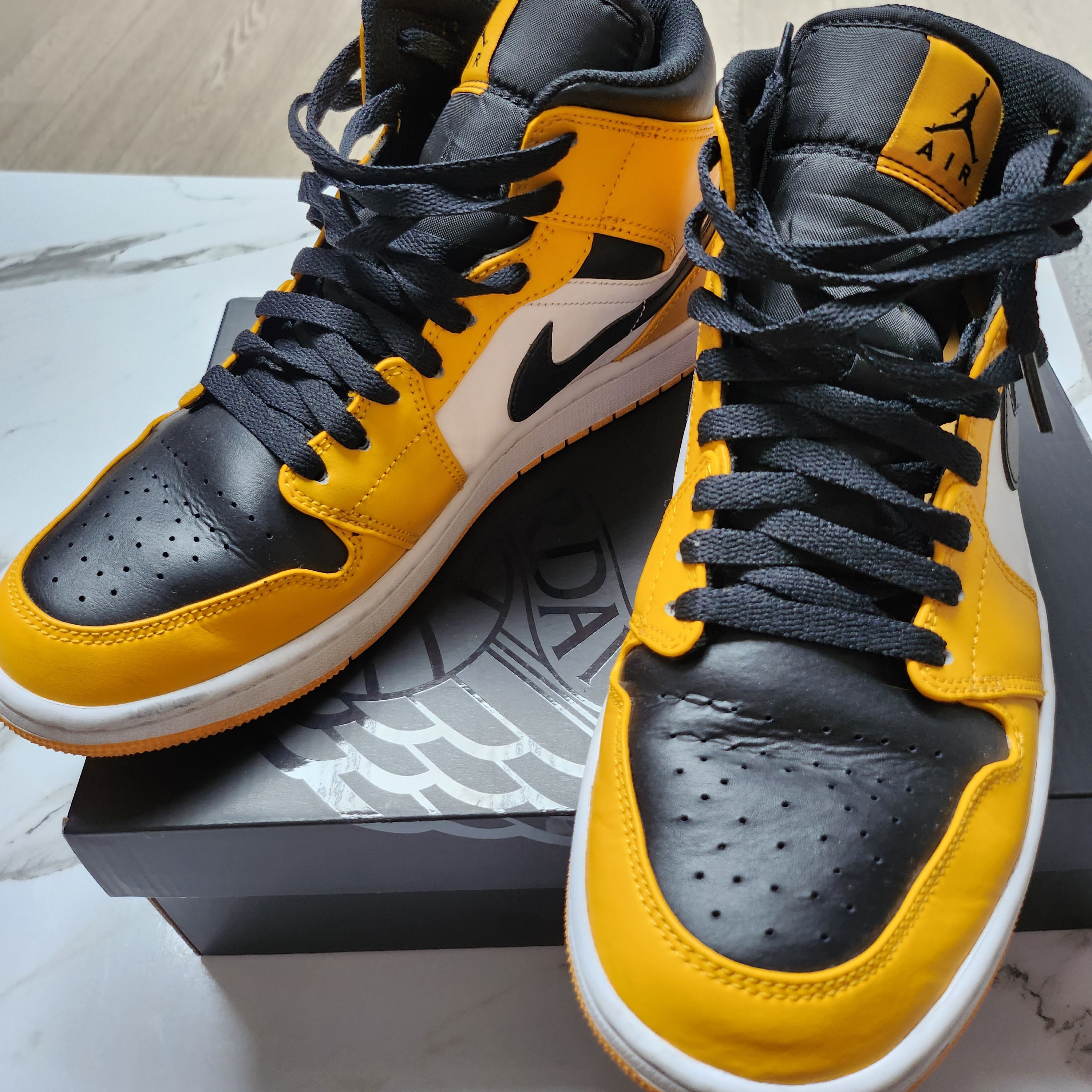 Jordan 1 Mid Taxi 착용 스타일