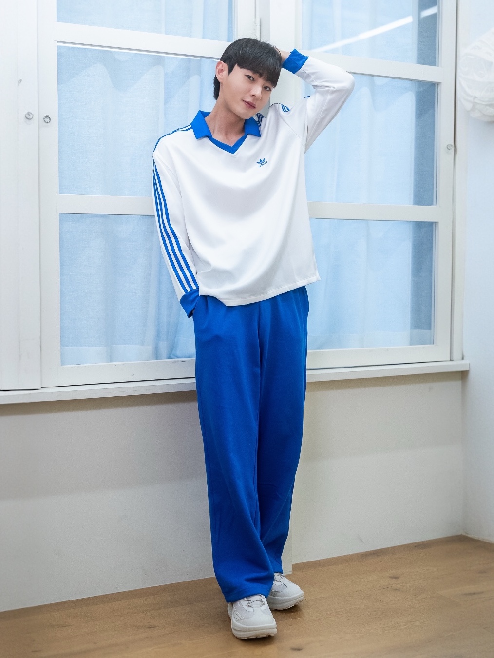 (W) Adidas 3-Stripes Satin Long Sleeve T-Shirt Cloud White - KR Sizing 착용 스타일 - 1