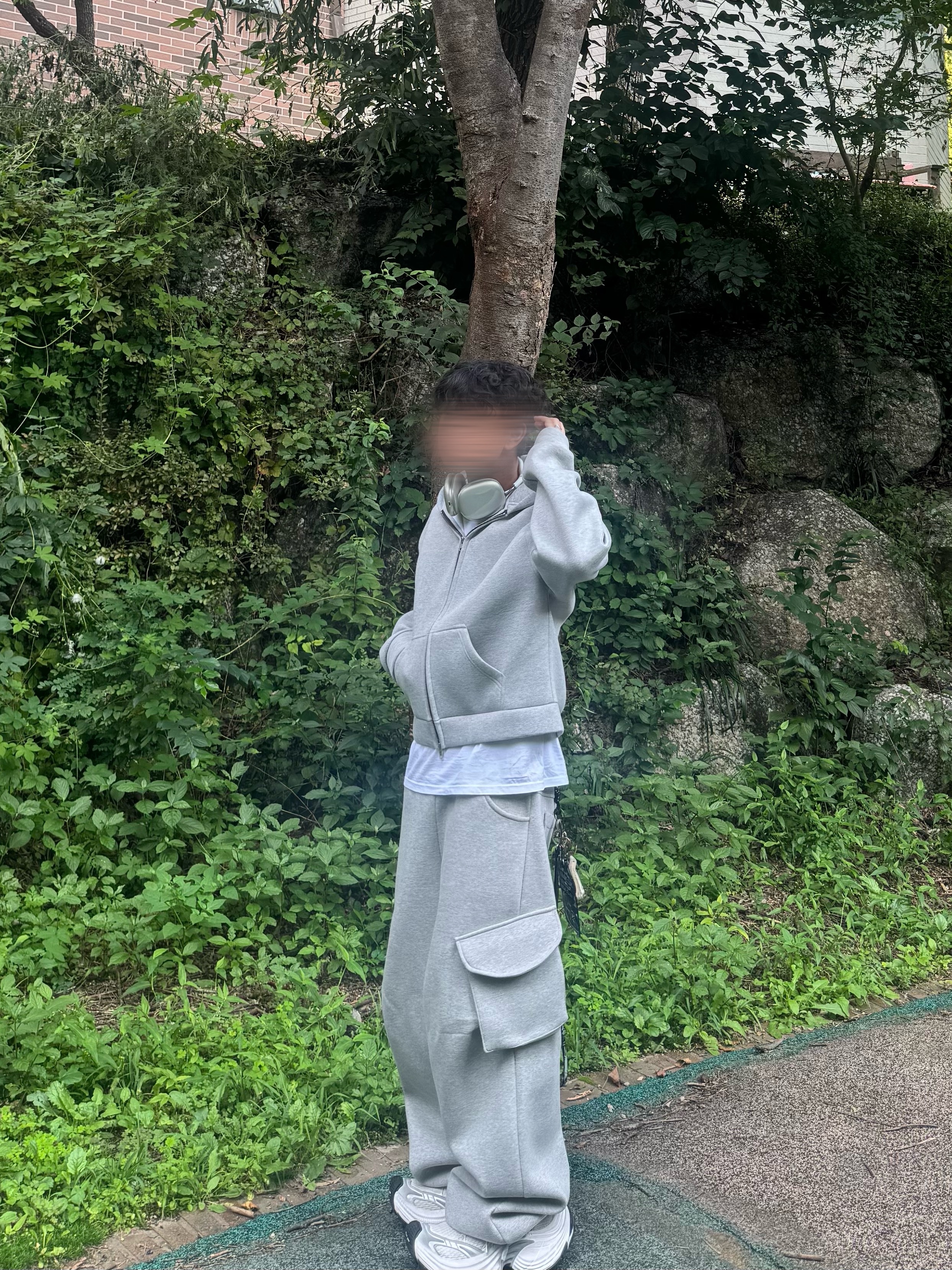MJD X KOIN SEOUL Wide Cargo Sweat Pants, Balenciaga 10XL Sneakers White Grey Silver Black 착용 스타일 - 3