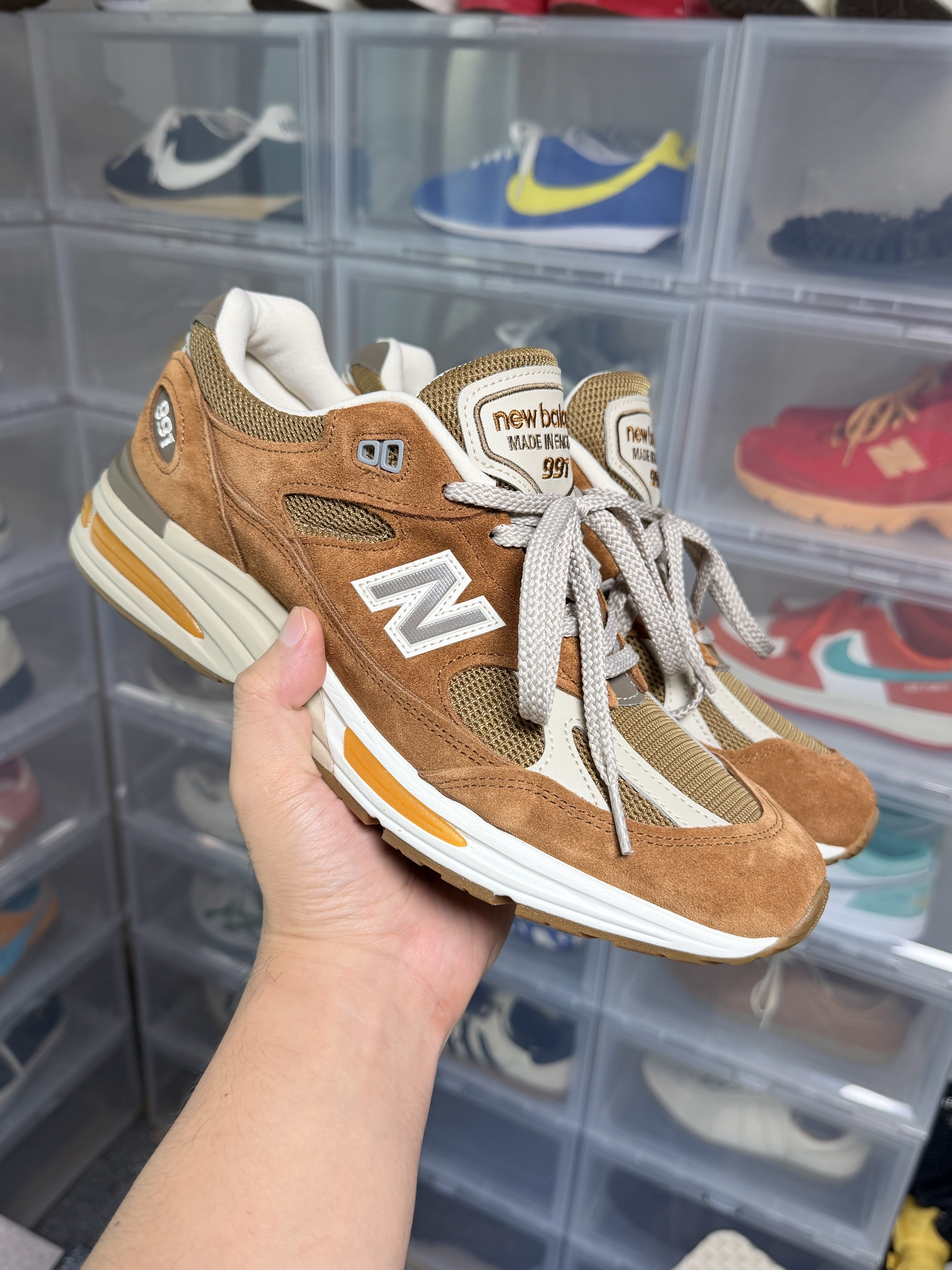 New Balance 991v2 Made in UK Caramel Cafe Dijon 착용 스타일 - 1