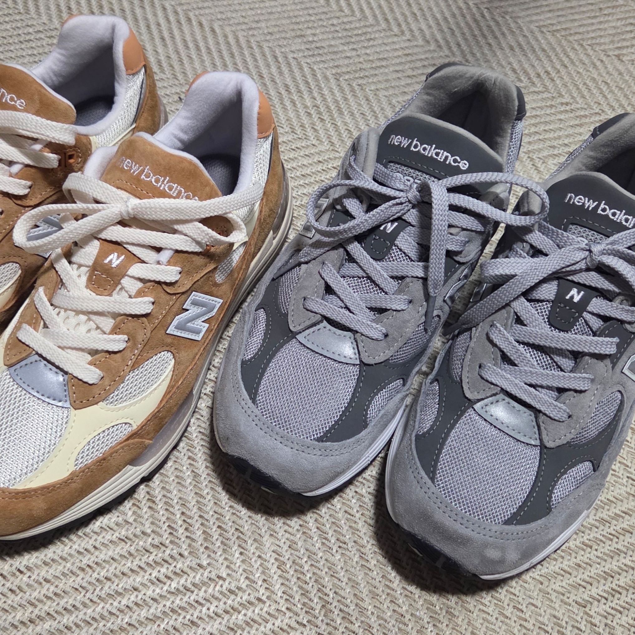 New Balance 992 Made in USA Sweet Caramel Calcium, New Balance 992 Made in USA Core Grey Silver Metallic 착용 스타일 - 2