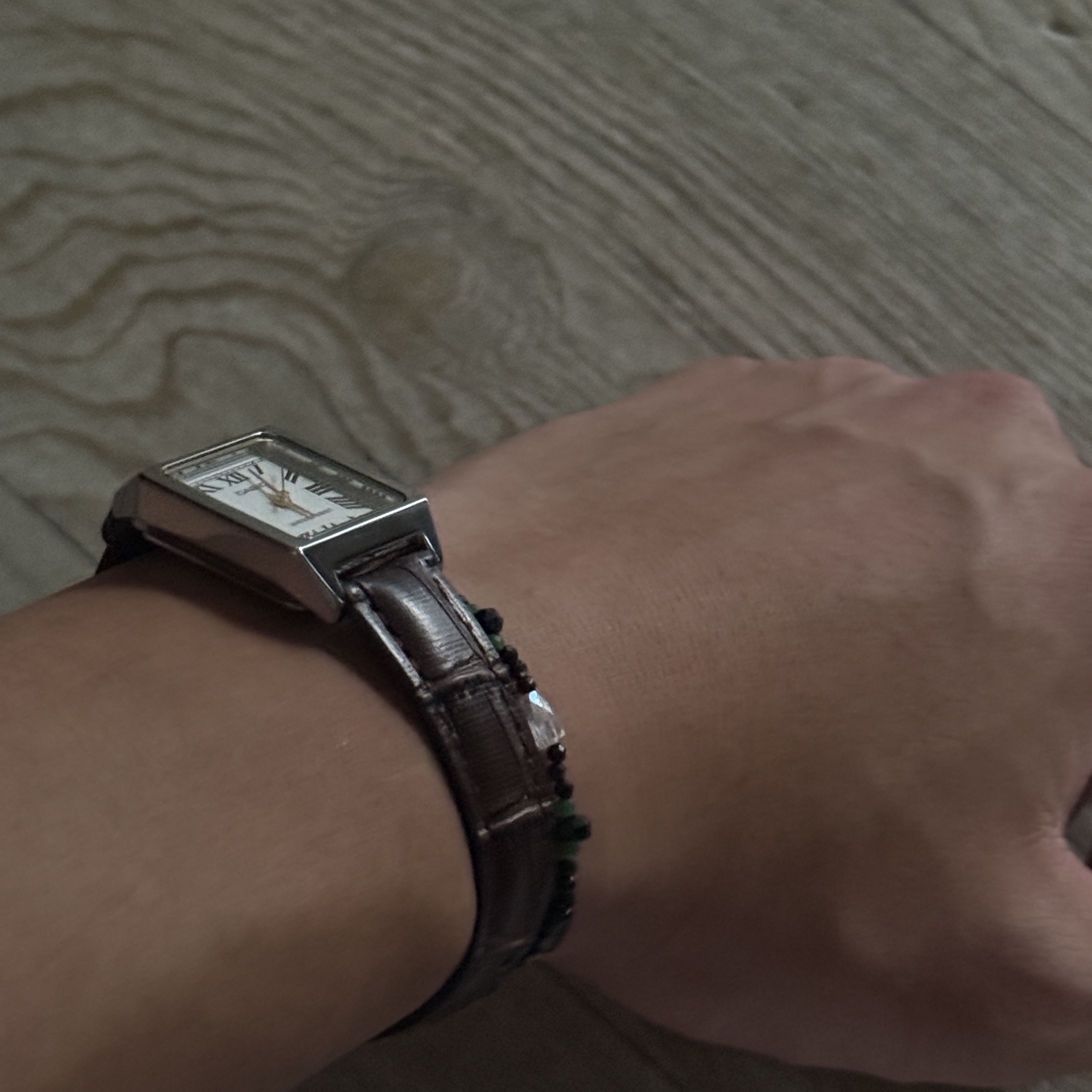 Casio LTP-V007L-7B2 착용 스타일