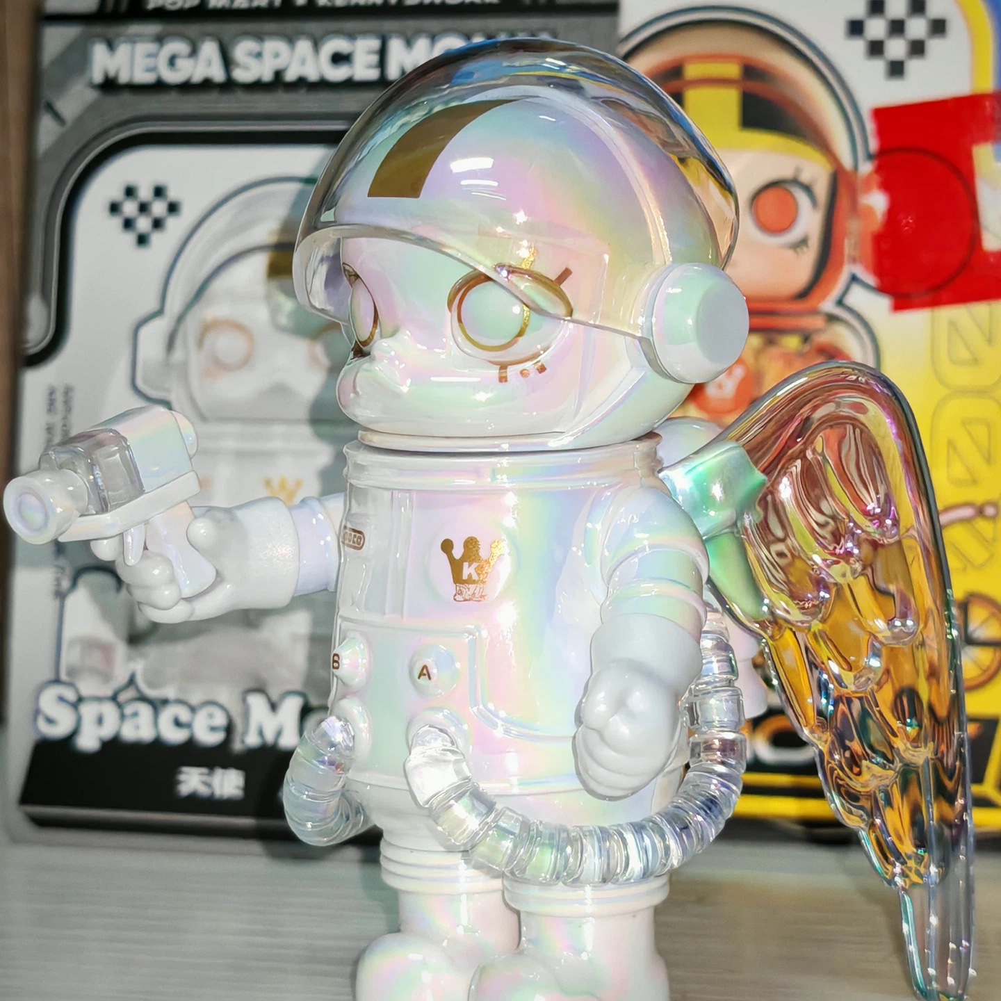Pop Mart Mega Space Molly 100% Series4 Angel (Opened Case) 착용 스타일