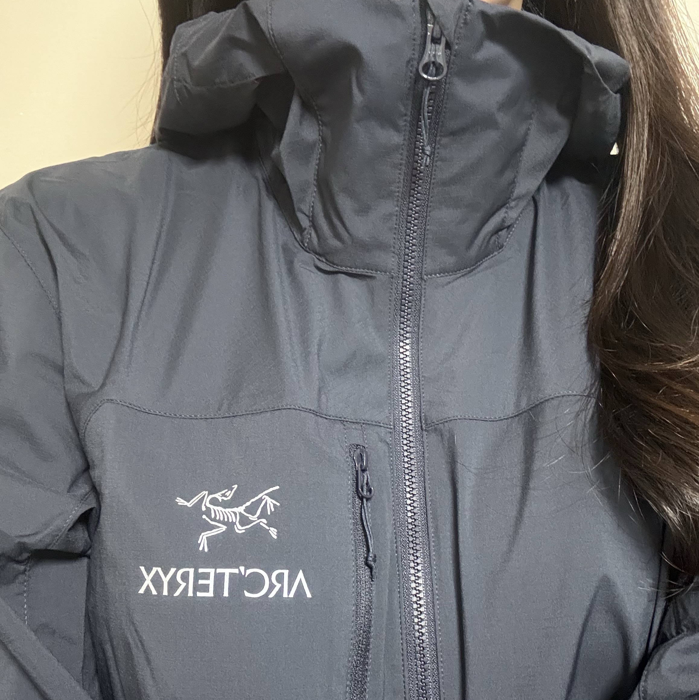Arc'teryx Squamish Hoody Black Sapphire 착용 스타일 - 1