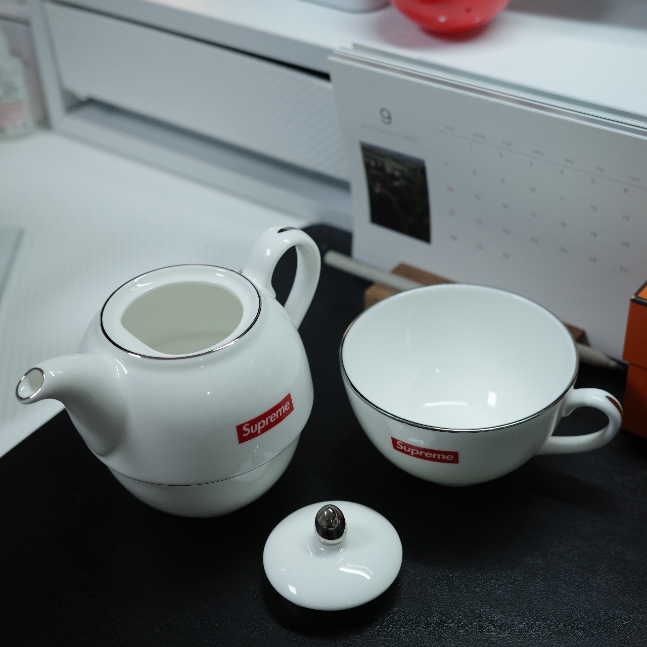Supreme Tea Set White - 25FW 착용 스타일 - 2