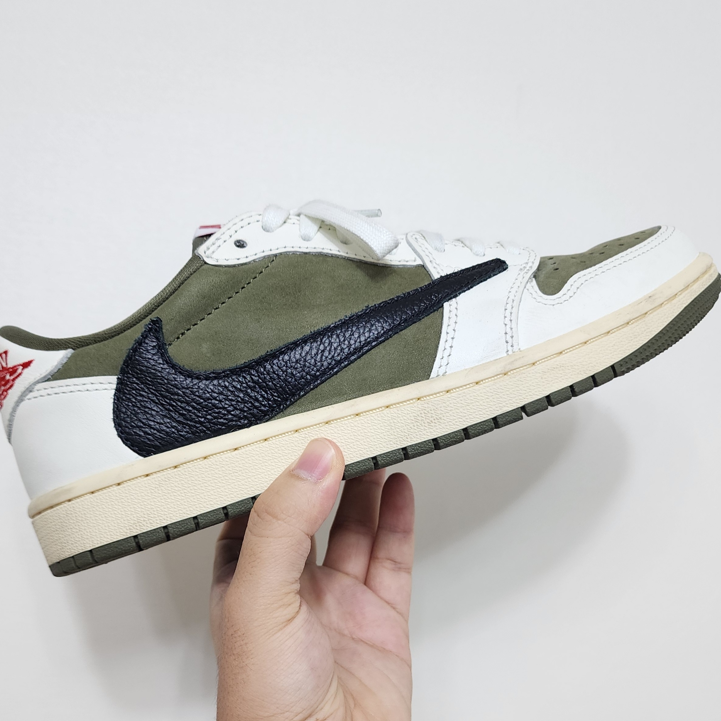 Jordan 1 x Travis Scott Retro Low OG SP Reverse Olive 착용 스타일