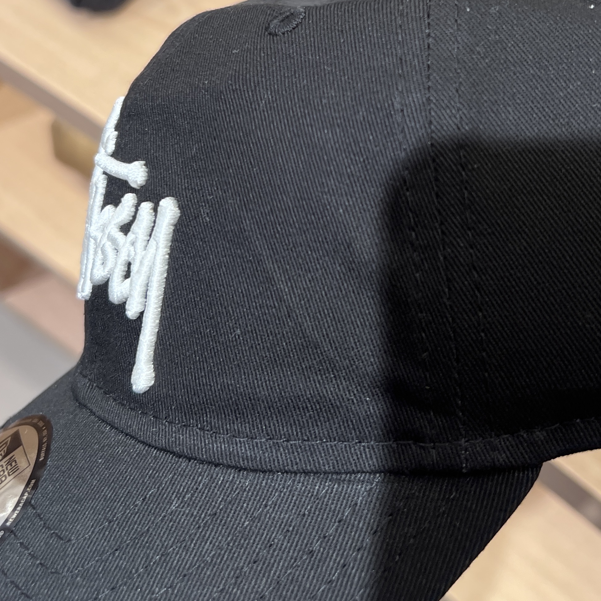 Stussy Basic New Era 9Twenty Basic Strapback Black 착용 스타일