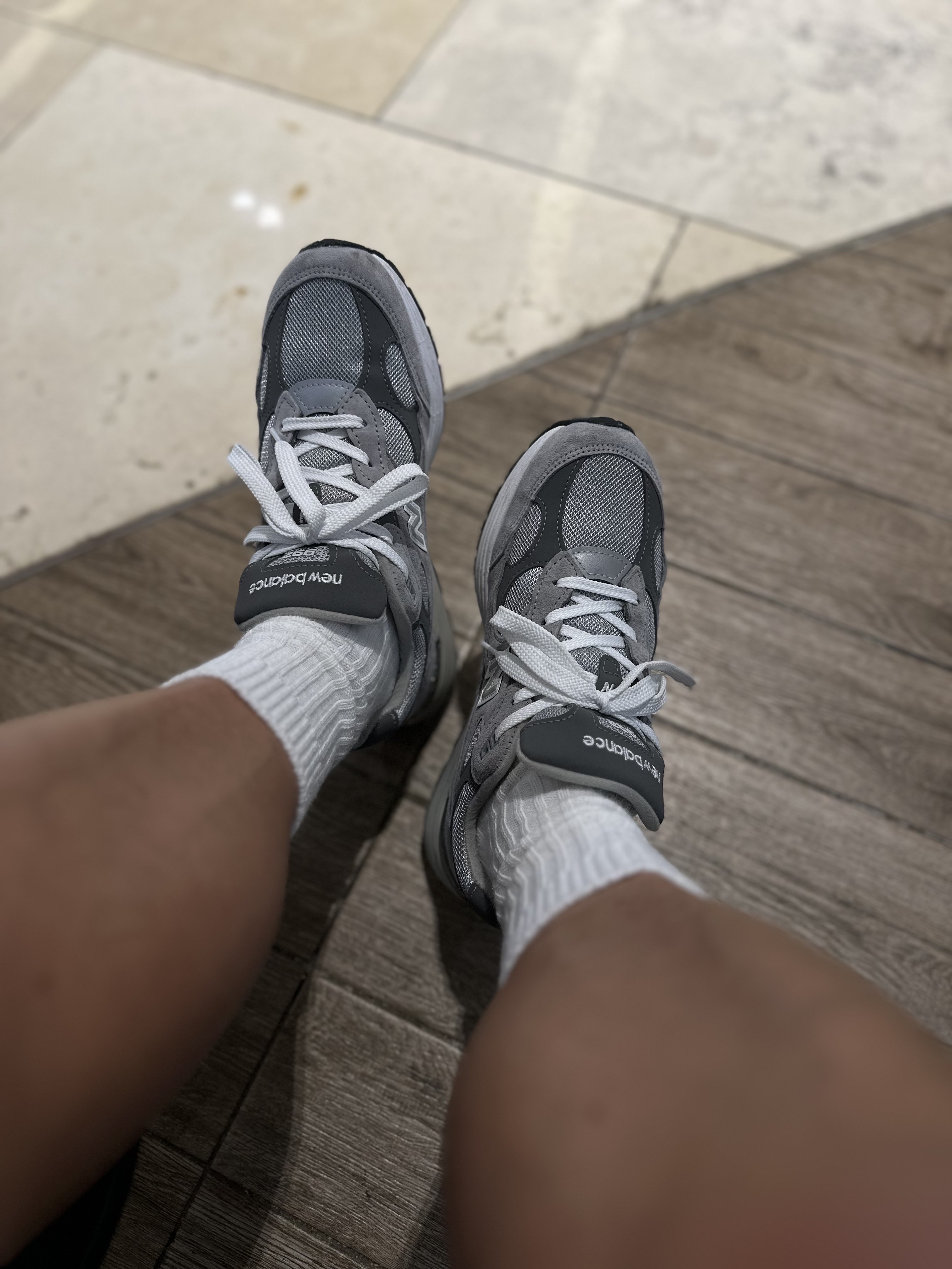 New Balance 992 Made in USA Core Grey Silver Metallic 착용 스타일