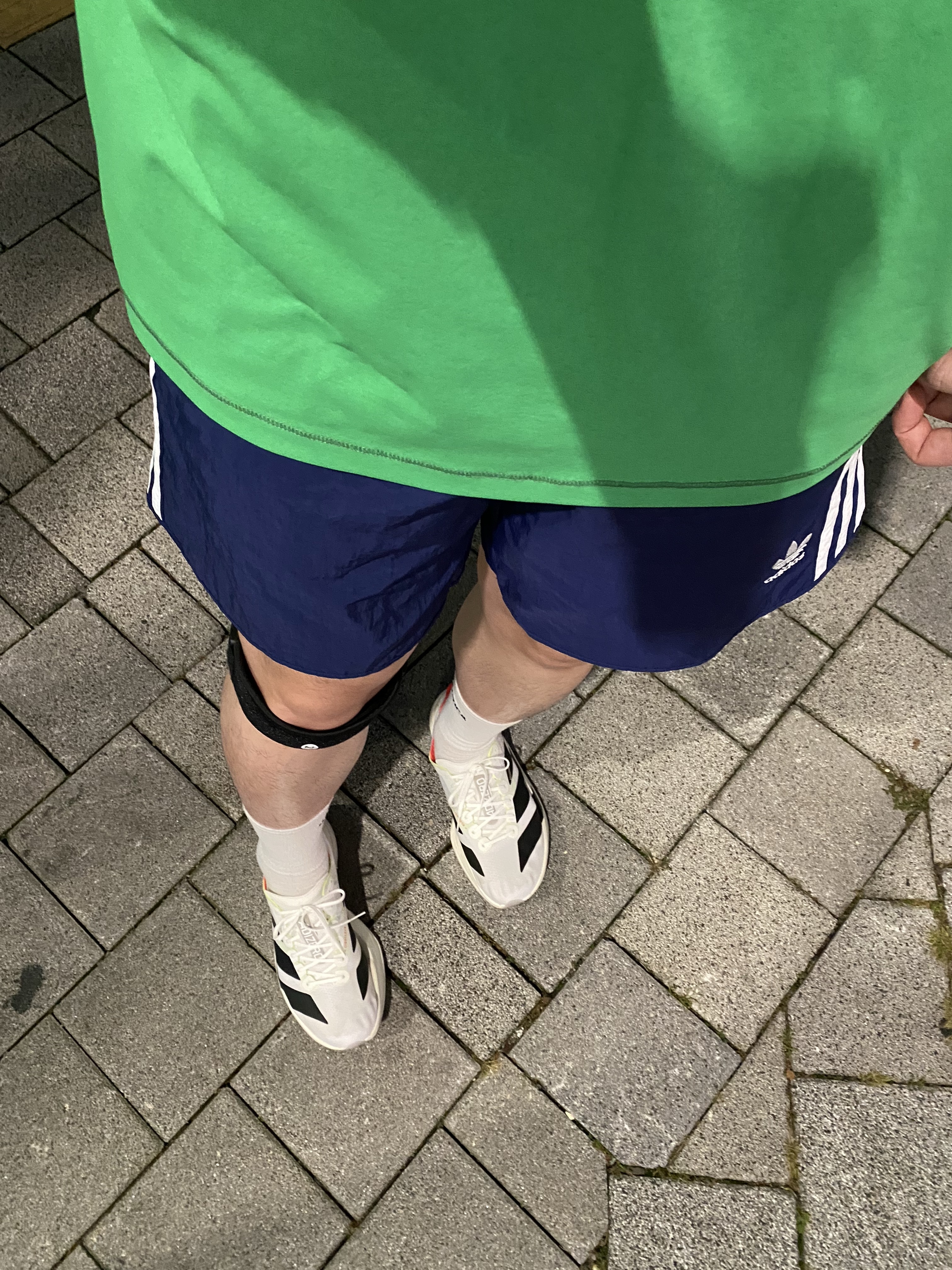 Adidas Adizero Adios Pro 4 Cloud White Core Black, Adidas Adicolor Classic Sprinter Shorts Night Indigo - KR Sizing 착용 스타일 - 3