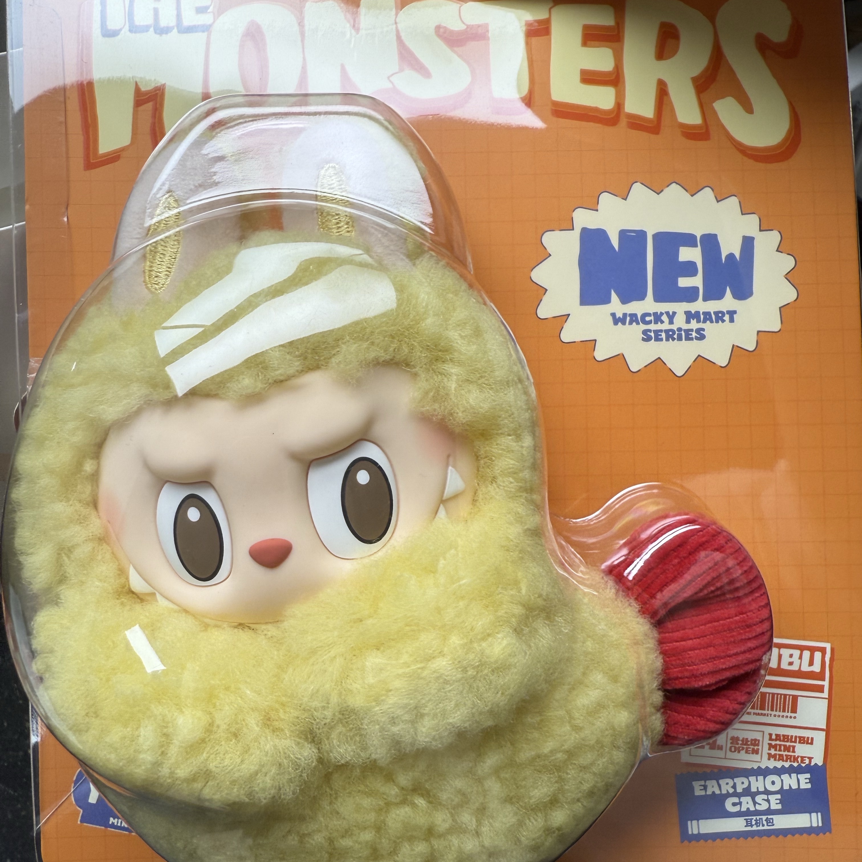 Pop Mart Labubu The Monsters Wacky Mart Series Earphone Case 착용 스타일