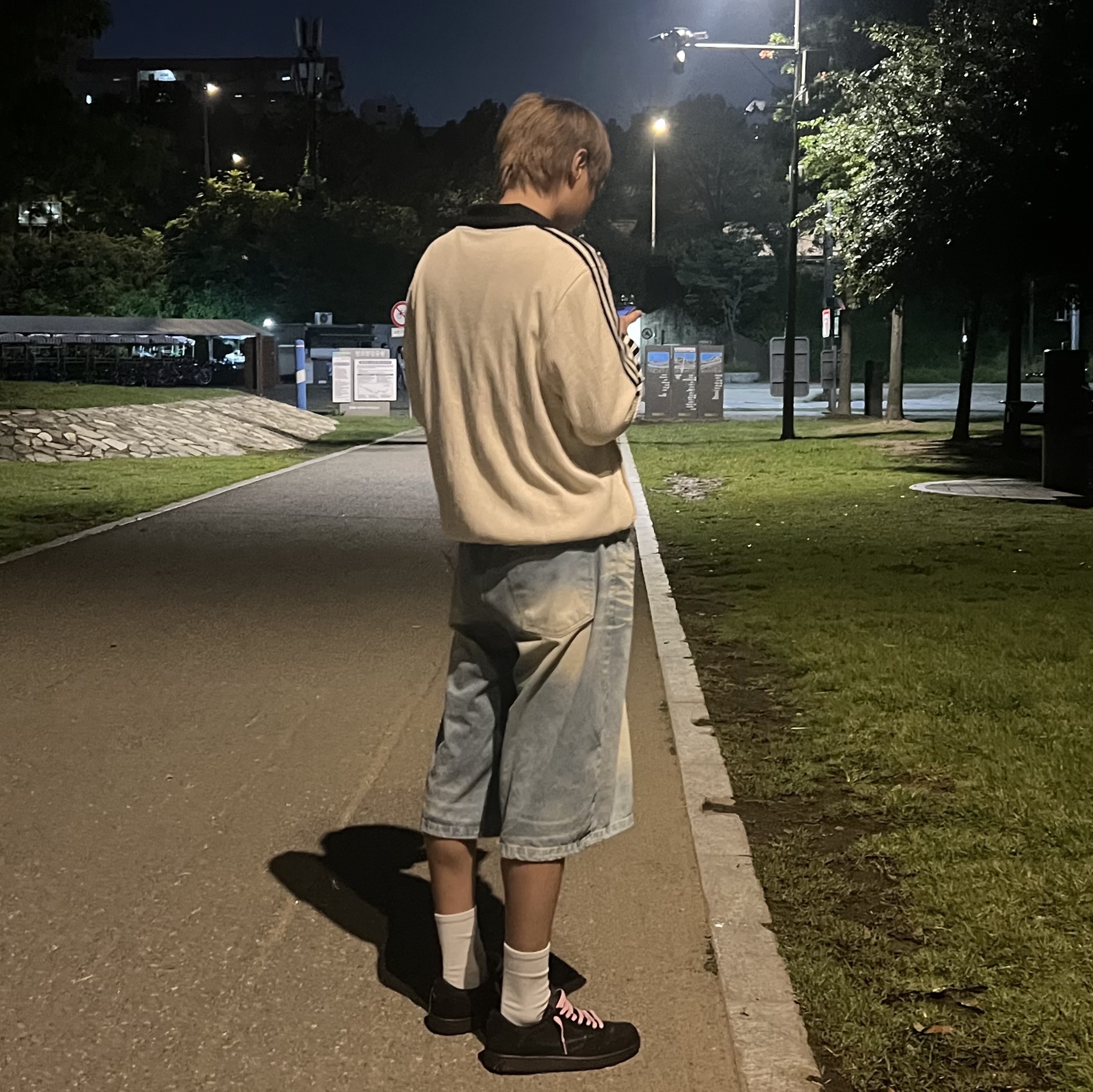 Adidas Waffle Beckenbauer Track Top Wonder White - KR Sizing, Jordan 1 x Travis Scott Retro Low OG SP Velvet Brown and Dark Mocha 착용 스타일
