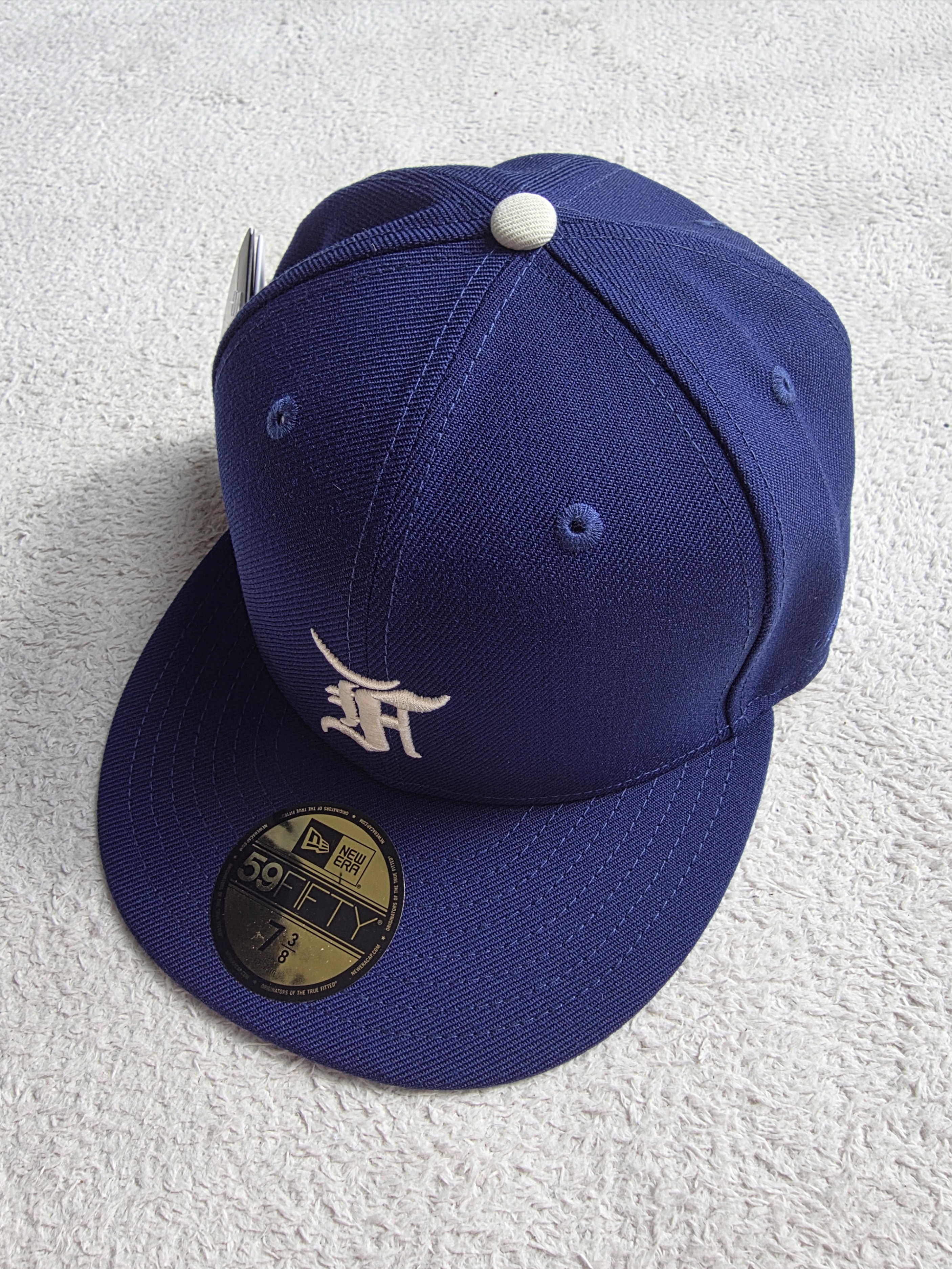 New Era x Fear of God 59FIFTY LA Dodgers Fitted Cap Blue 착용 스타일 - 1