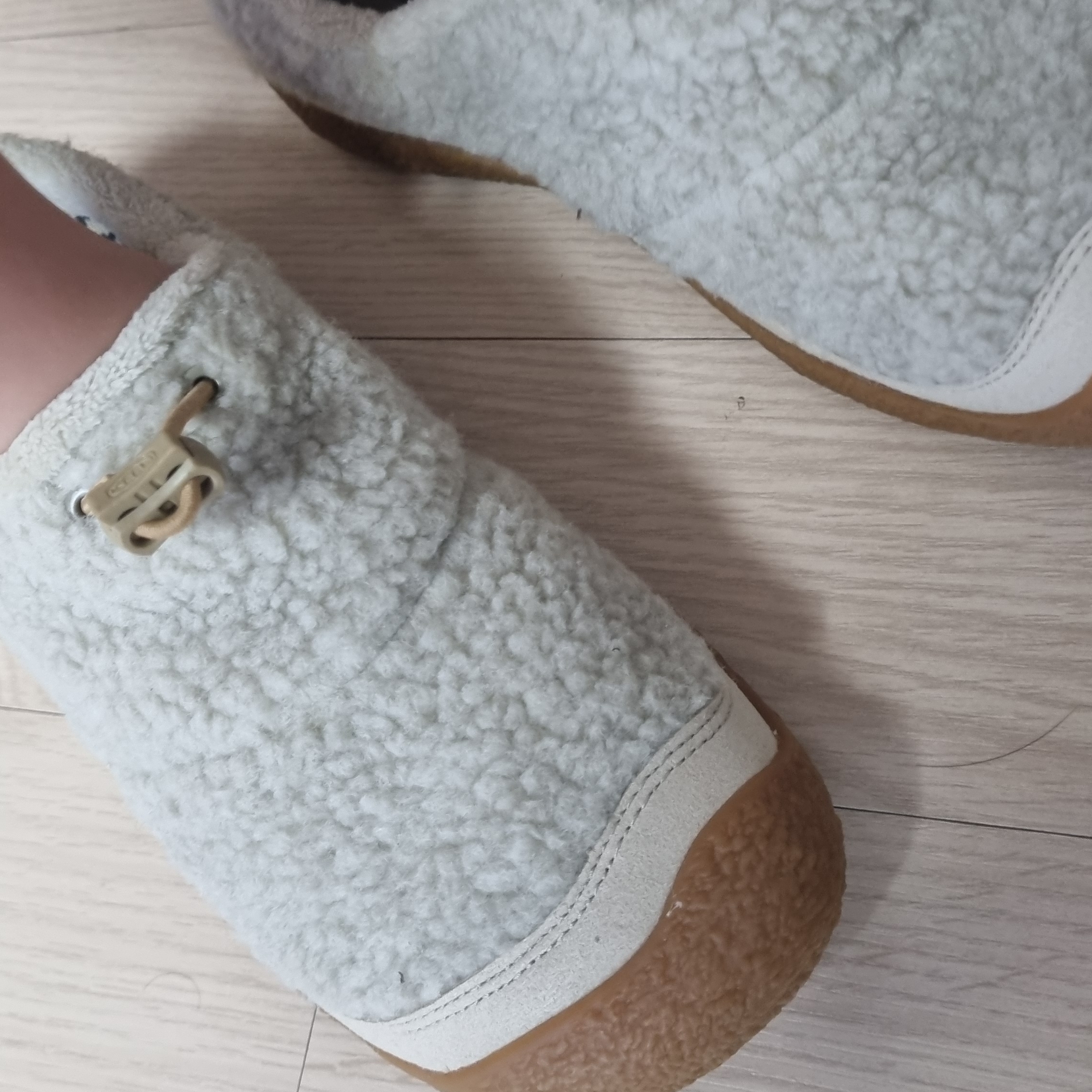 Keen Howser III Women Slide Light Beige 착용 스타일