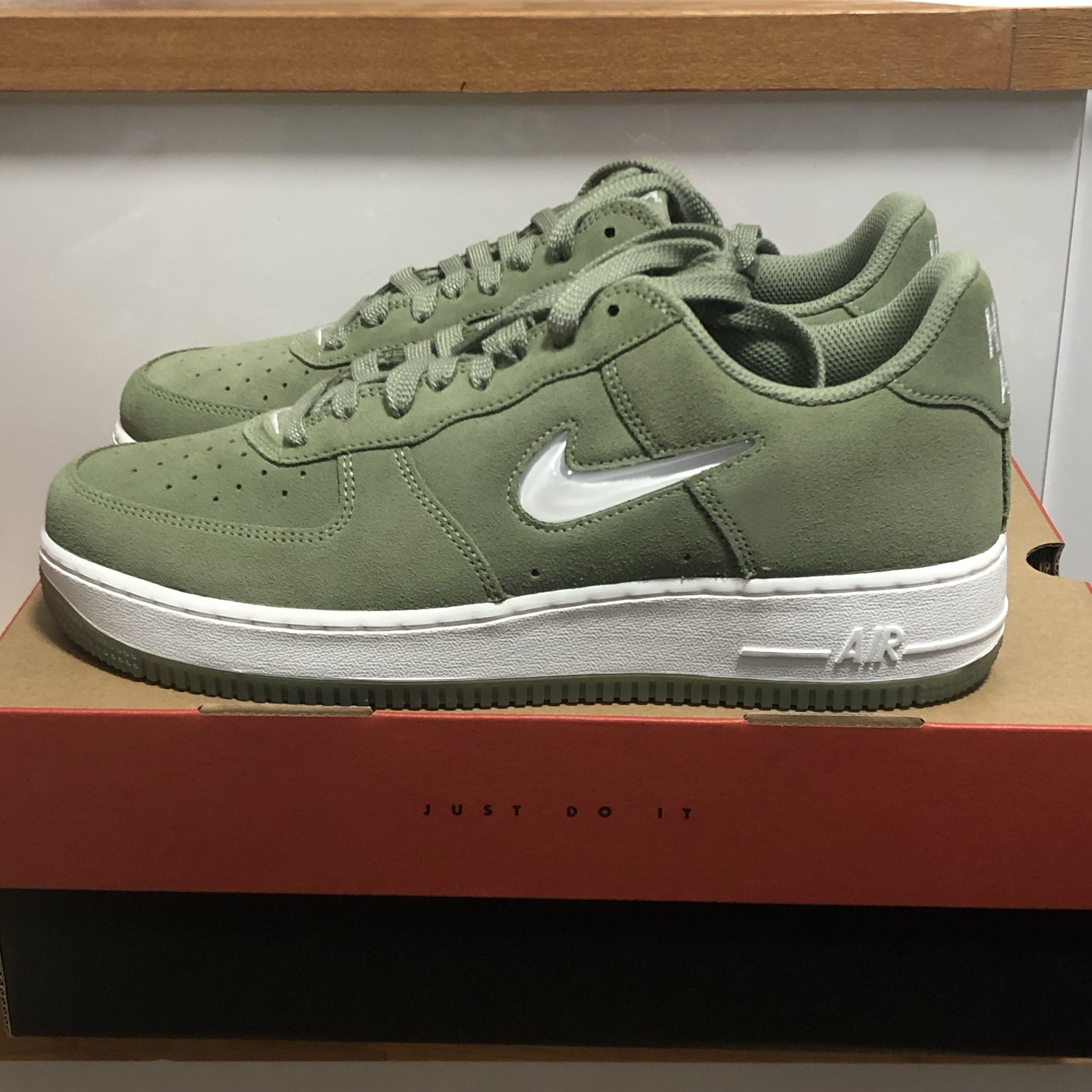 Nike Air Force 1 Low Retro Color of the Month Oil Green 착용 스타일