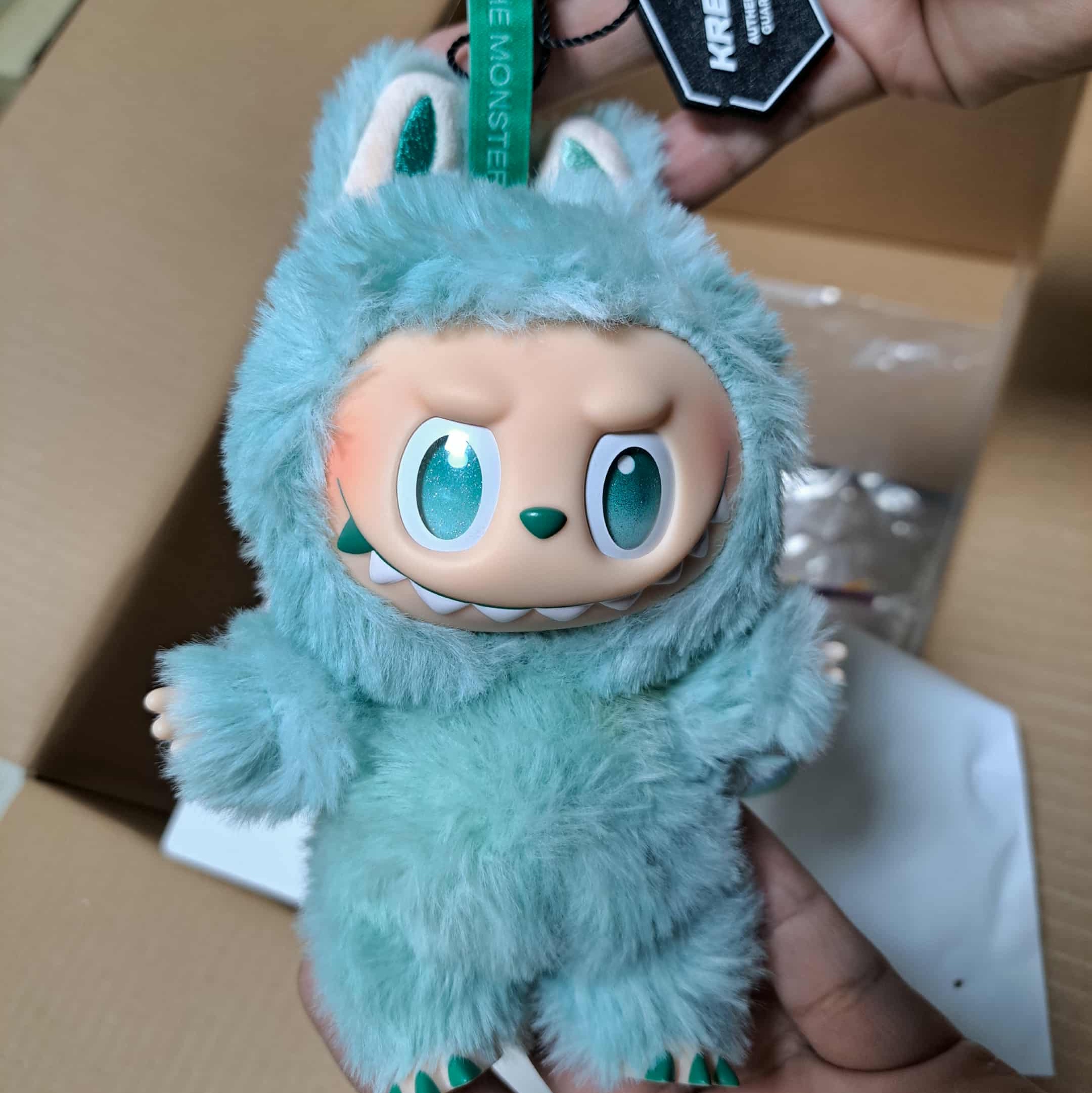 Pop Mart Labubu The Monsters Highlight Series Serenity Keyring (Opened Case) 착용 스타일