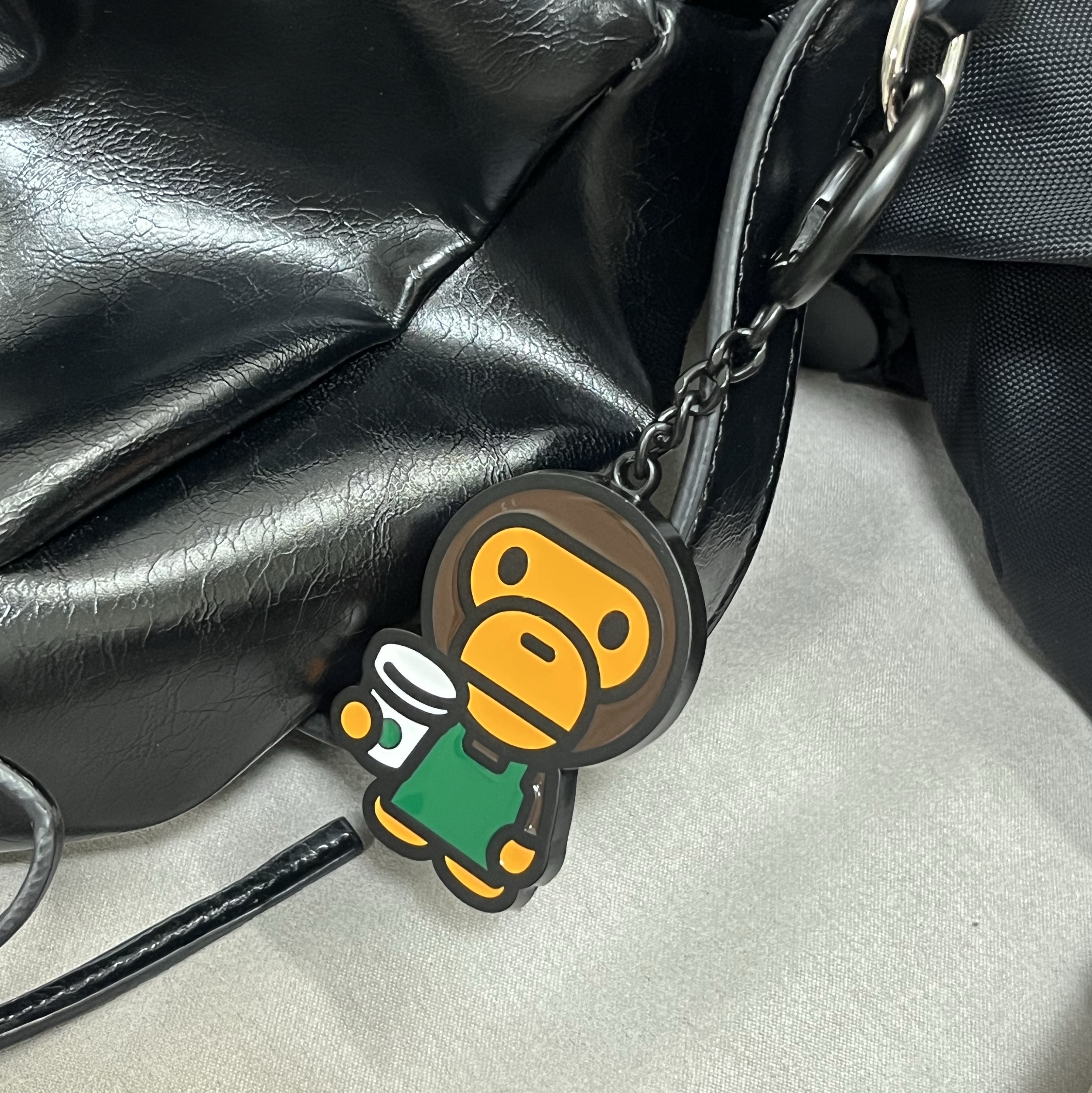 Starbucks x BAPE Baby Milo Keychain 착용 스타일