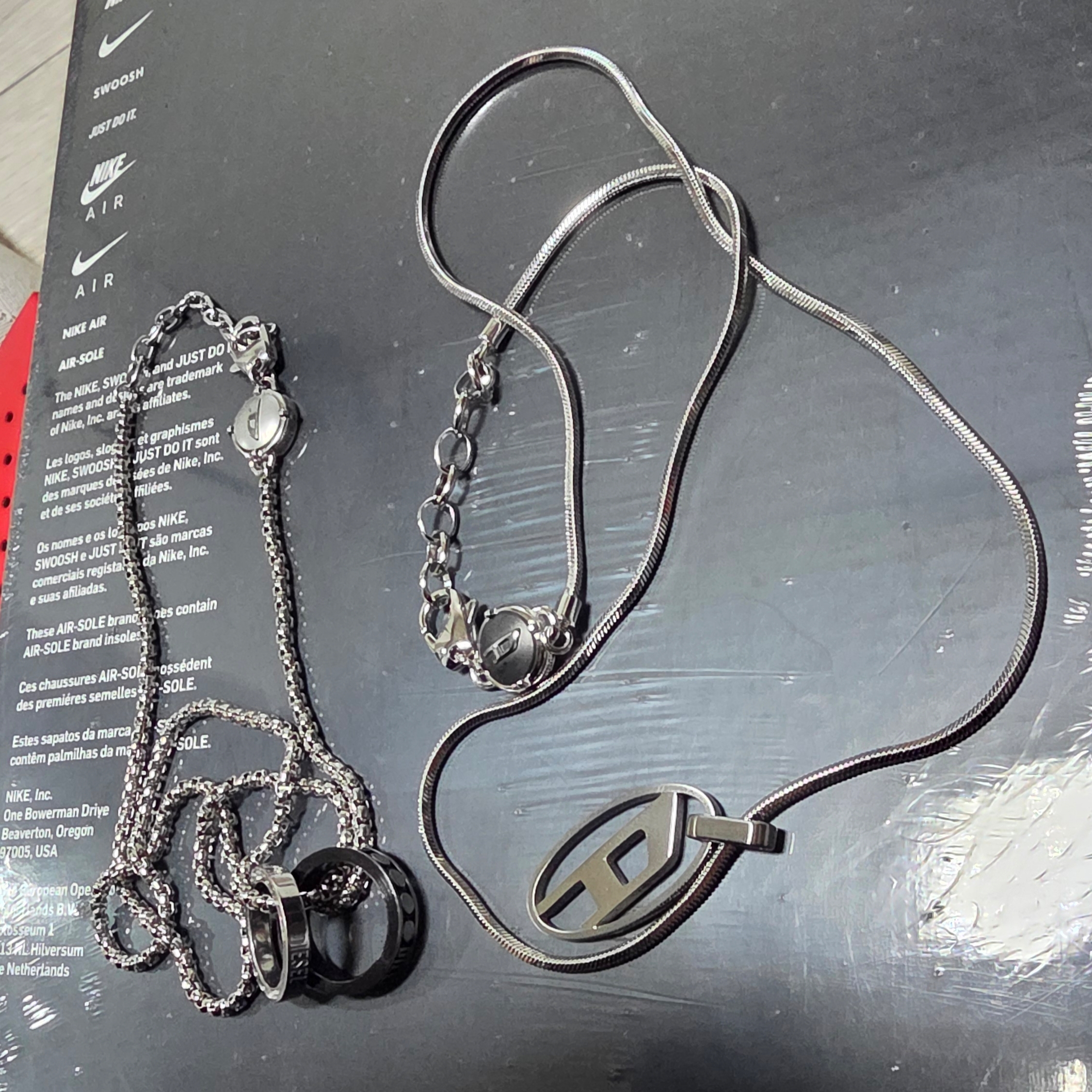 Diesel Dx1342 Stainless Steel Pendant Necklace Silver 착용 스타일 - 3