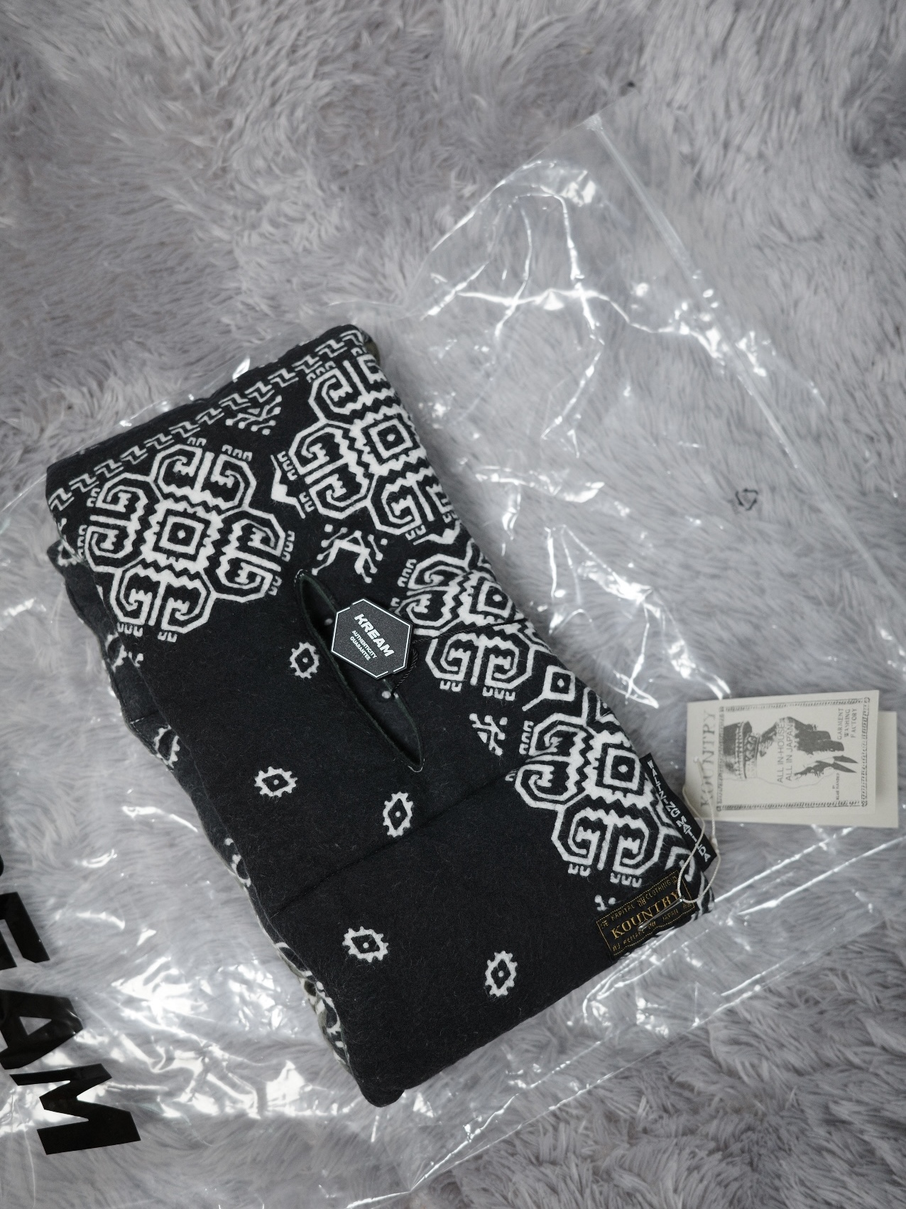 Kapital Flannel Bandana Pattern Reversible Kesa Muffler Black Khaki 착용 스타일 - 1