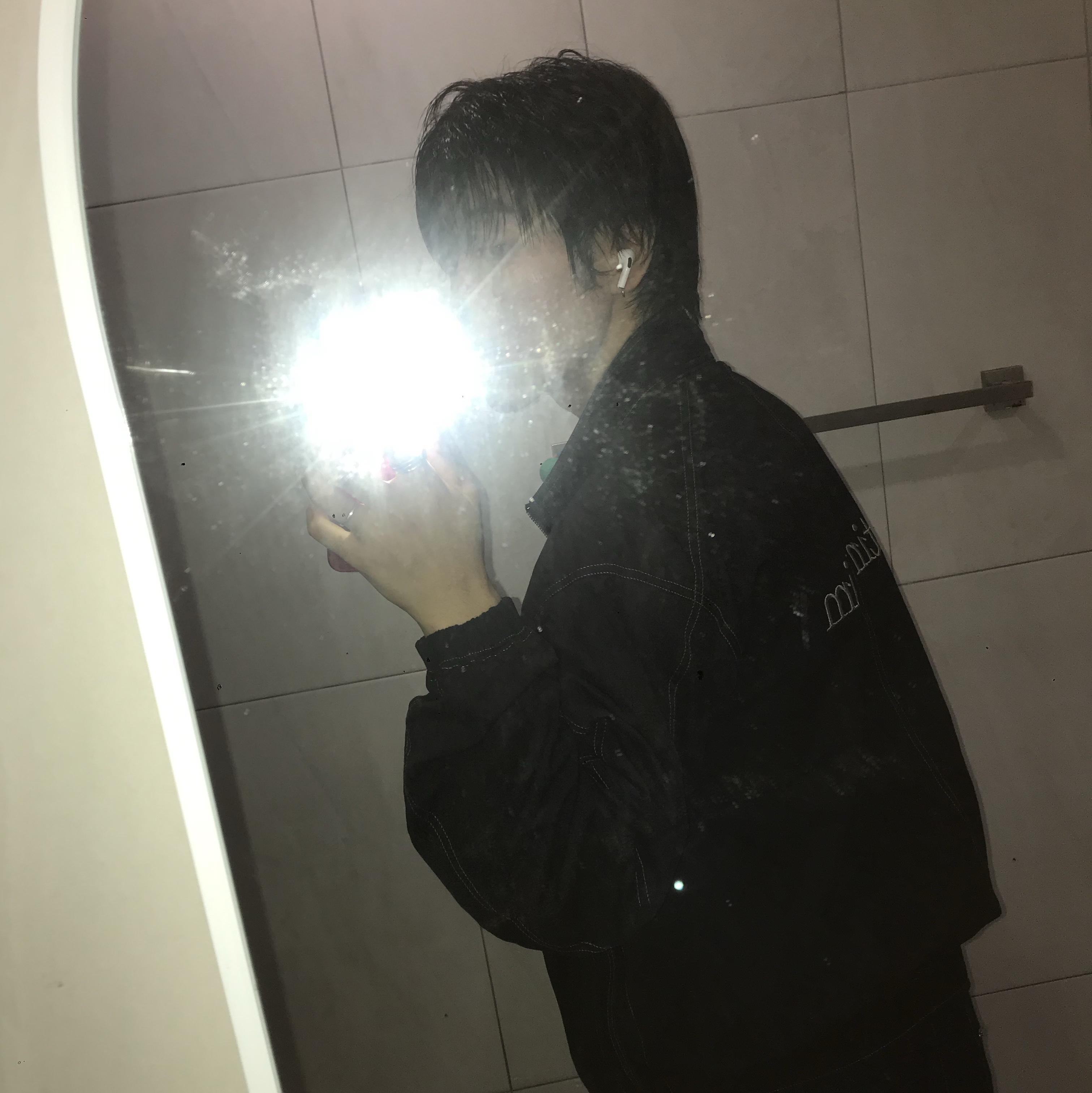 (W) Matin Kim Logo Coating Jumper Black 착용 스타일