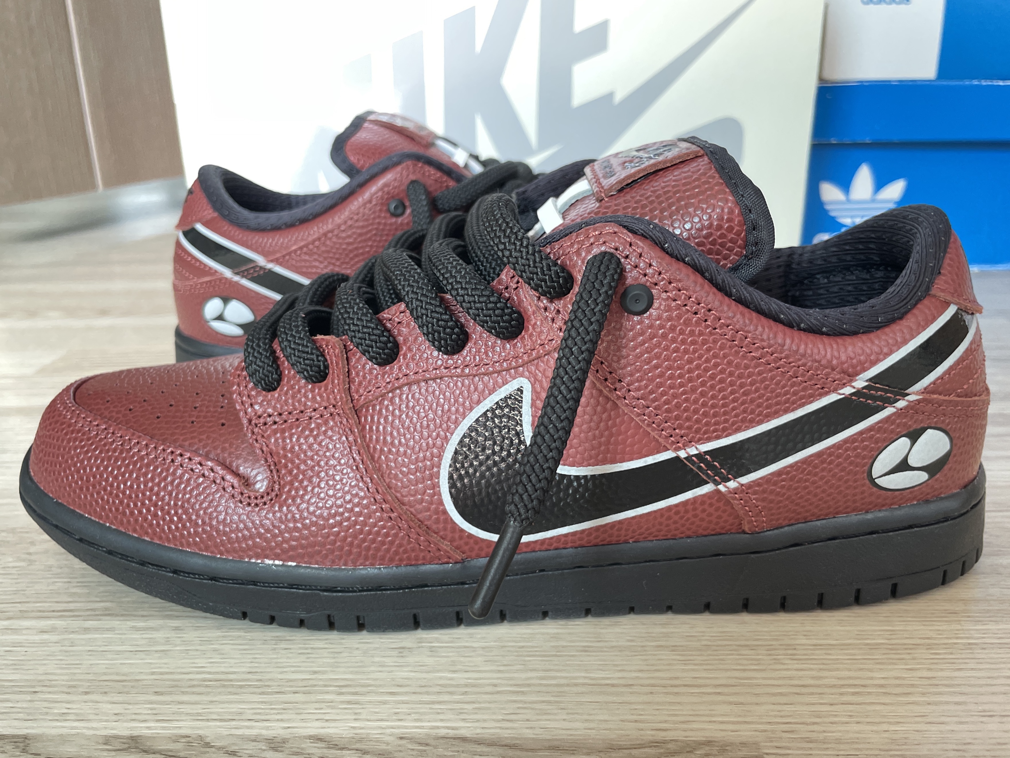 Nike x Limosine Skateboards SB Dunk Low Pro Brown and Black 착용 스타일 - 3