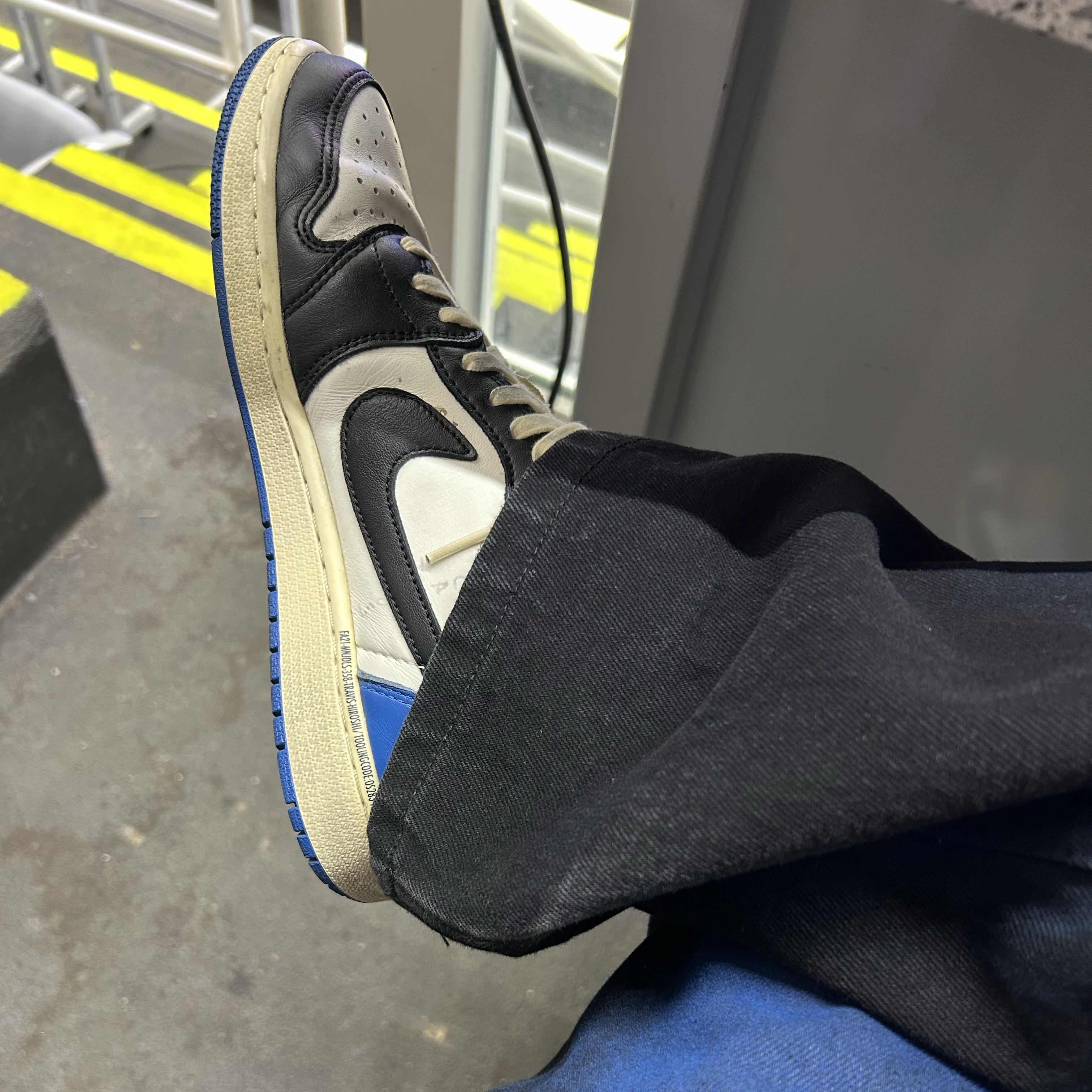 Jordan 1 x Travis Scott x Fragment Retro Low OG SP Military Blue 착용 스타일