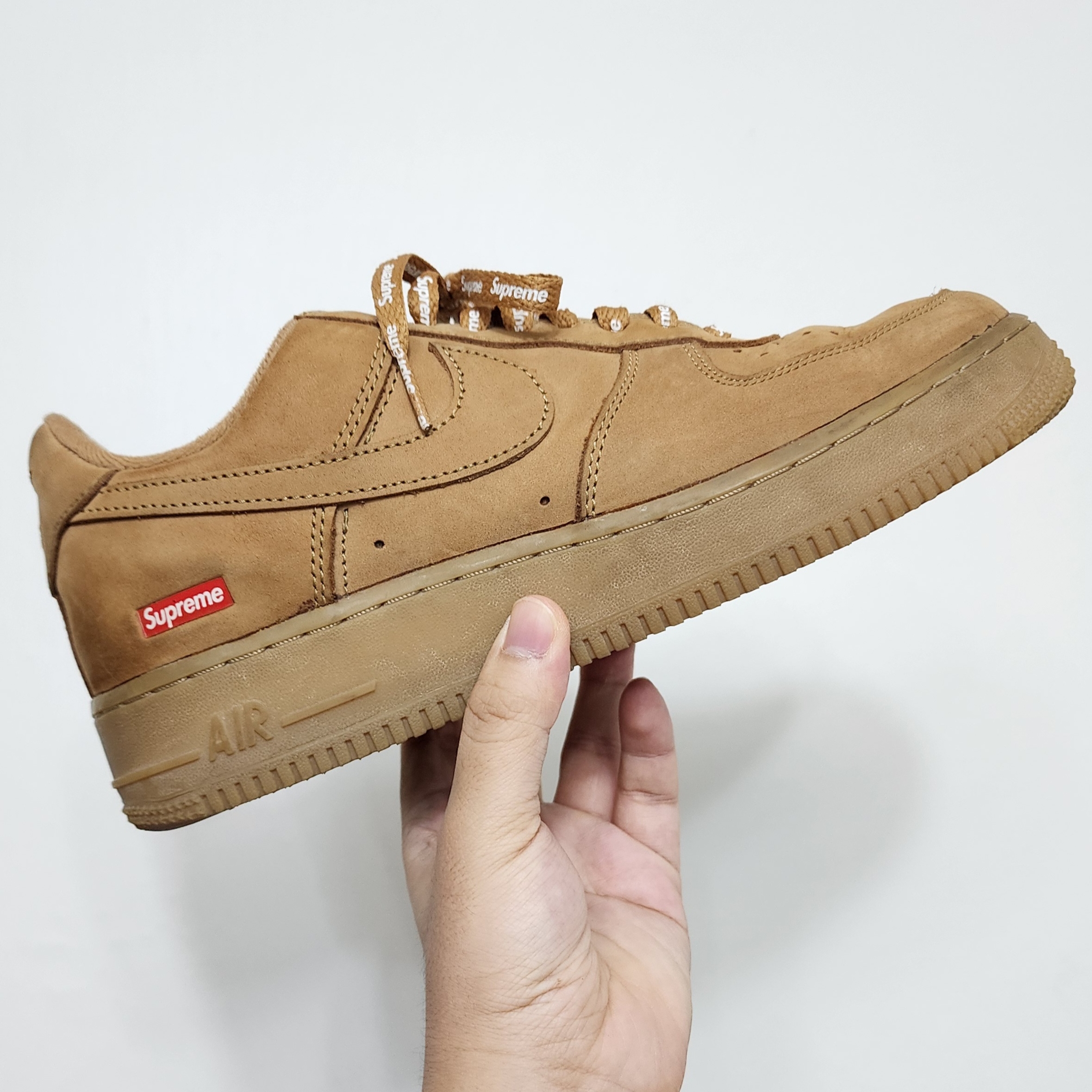 Nike x Supreme Air Force 1 Low Flax 착용 스타일