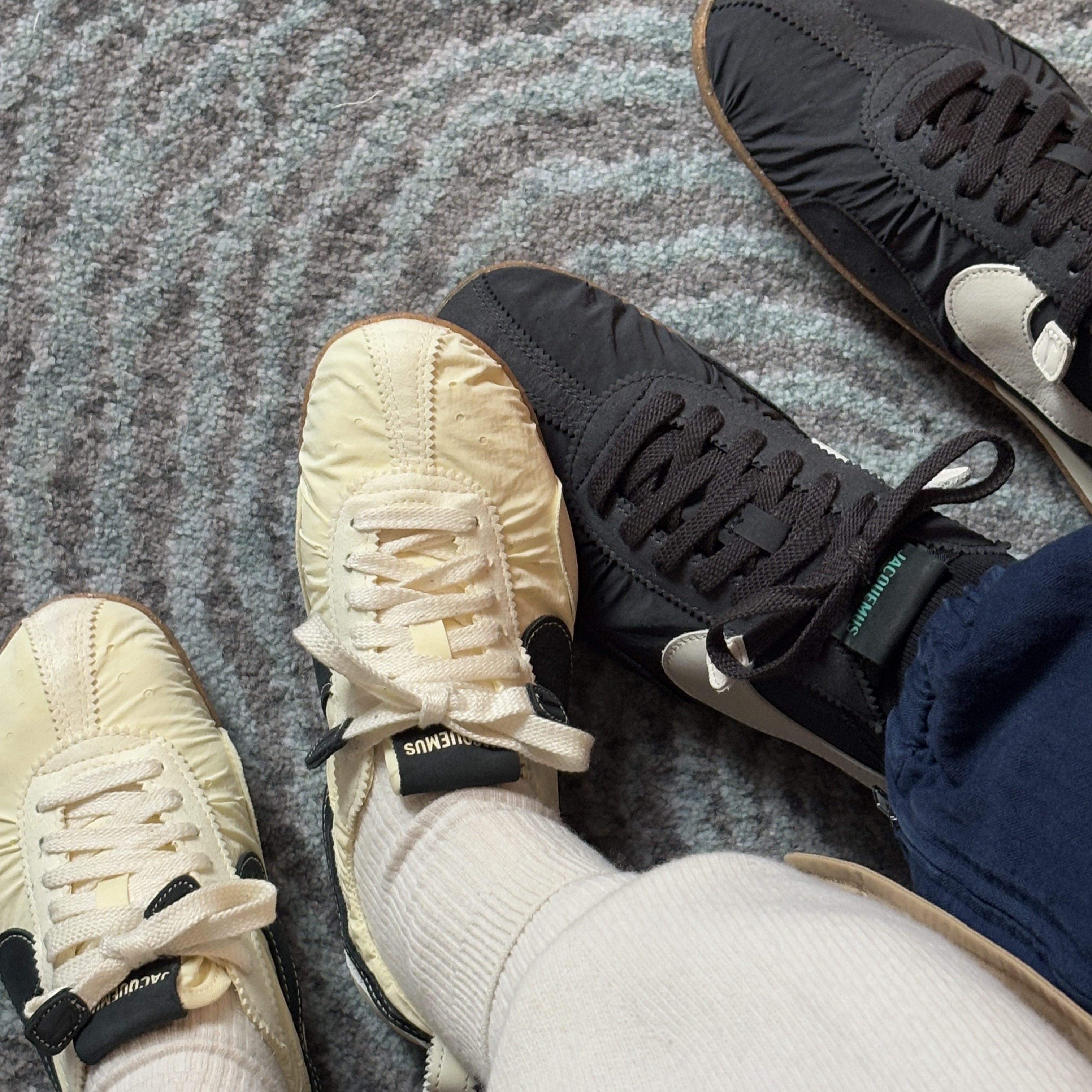 Nike x Jacquemus Moon Shoe SP Alabaster Off Noir, Nike x Jacquemus Moon Shoe SP University Red and Bicycle Yellow 착용 스타일 - 3