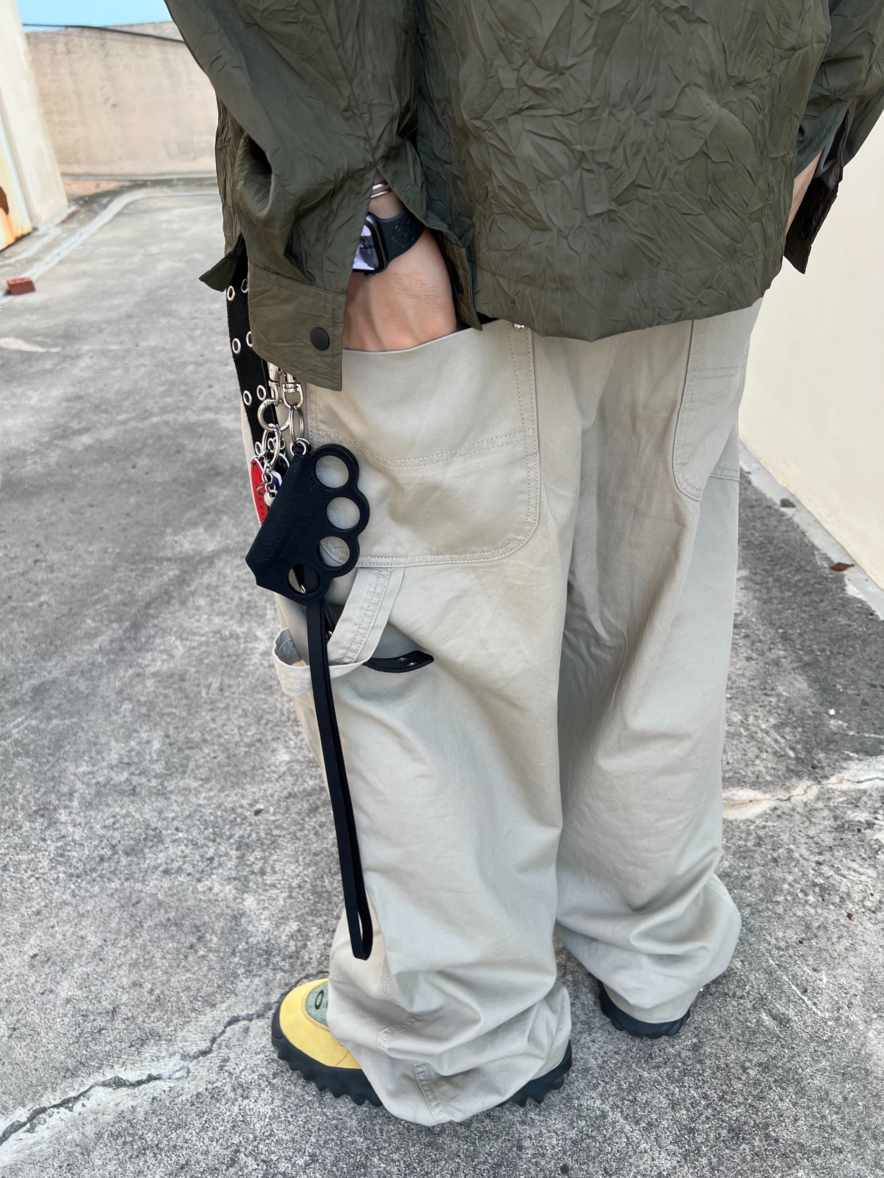 Oakley Factory Team Suede Flesh Edge Boots Yellow, Kamien x MJD Double Hole Belt Black Shearling Calfskin 착용 스타일 - 7