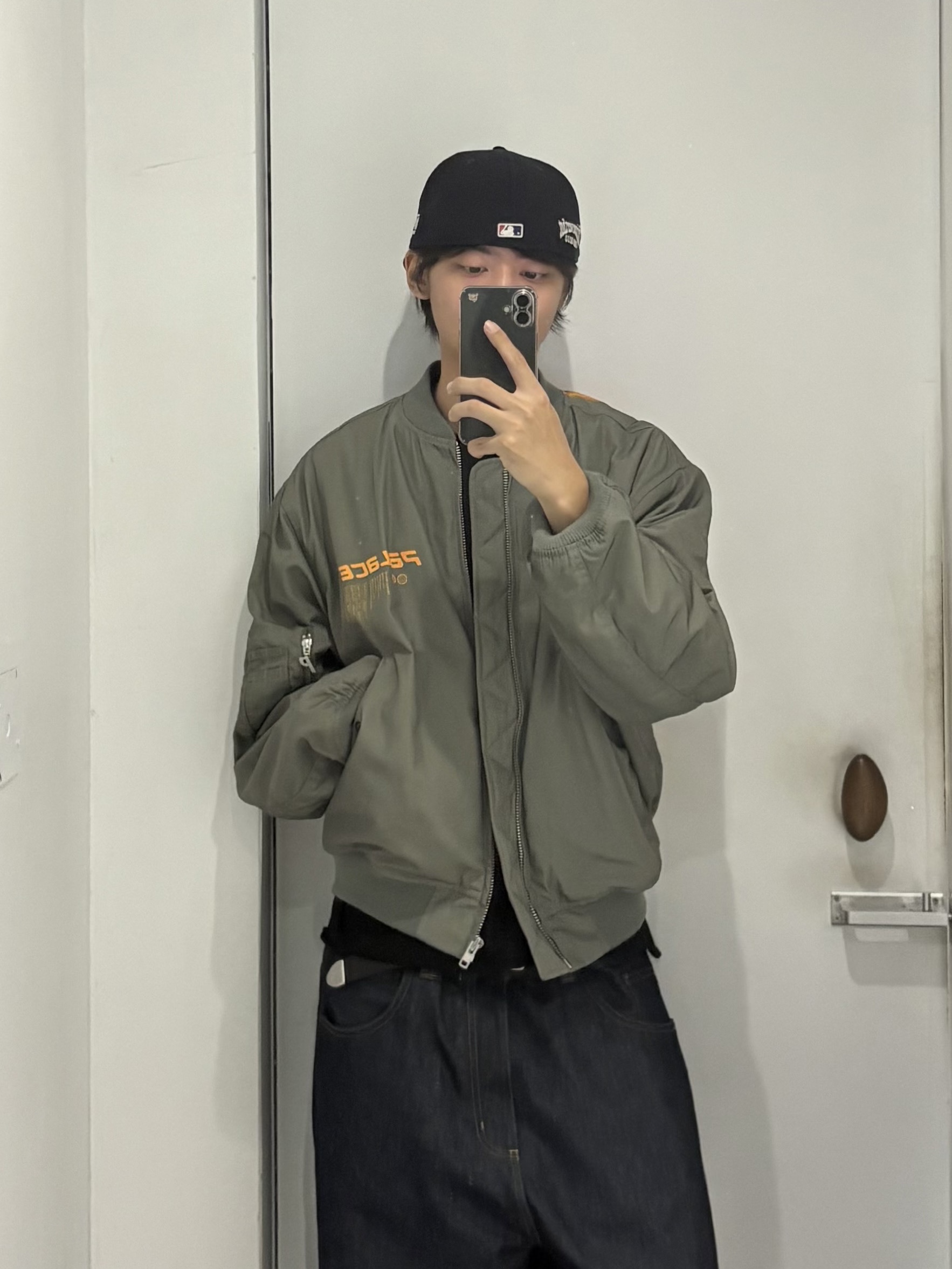 Carhartt WIP Brandon Pants Blue Rinsed, Palace Chakra Rave Jacket The Deep Green - 25SS 착용 스타일