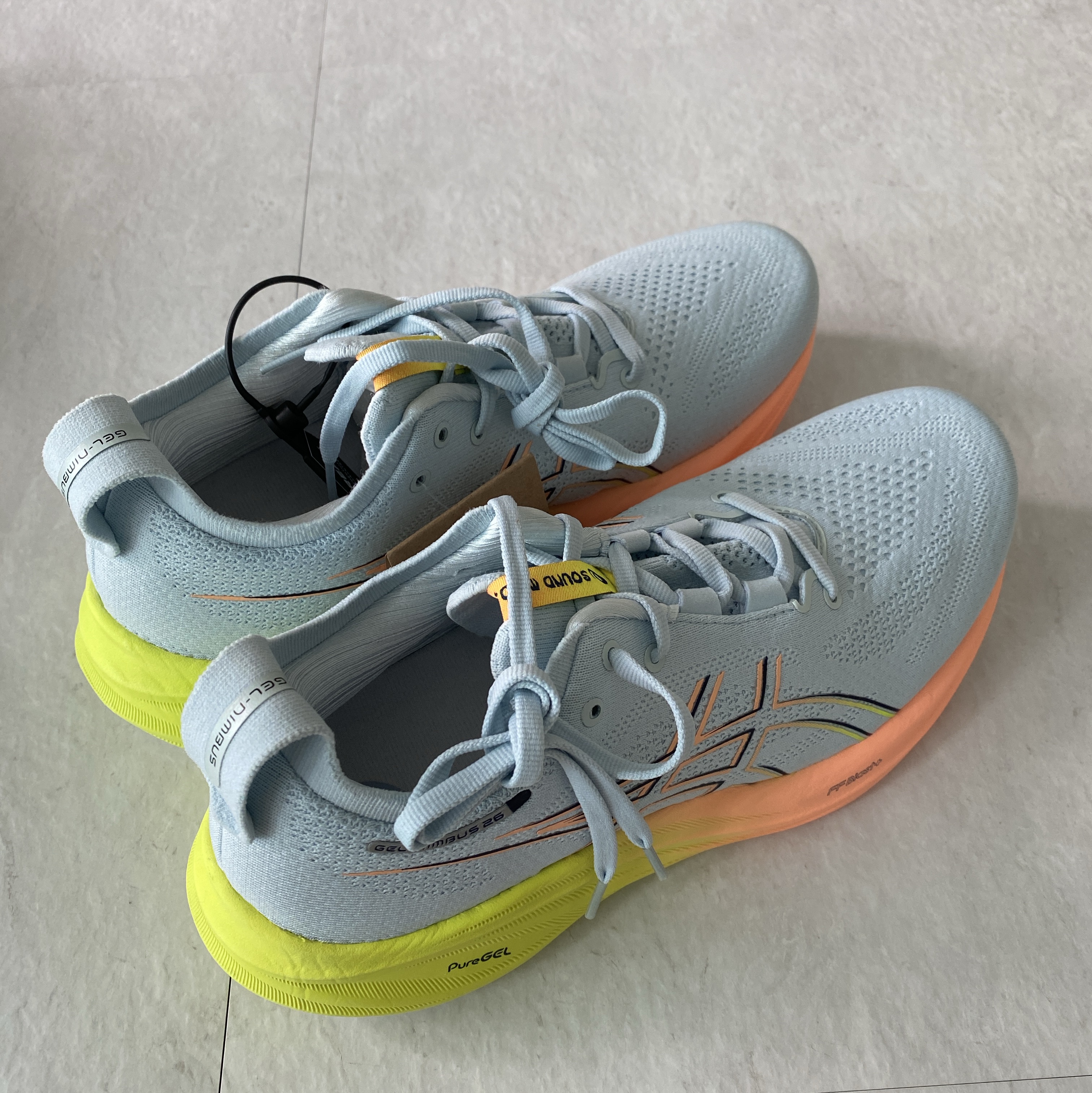 Asics Gel-Nimbus 26 Paris Cool Grey Safety Yellow 착용 스타일 - 5