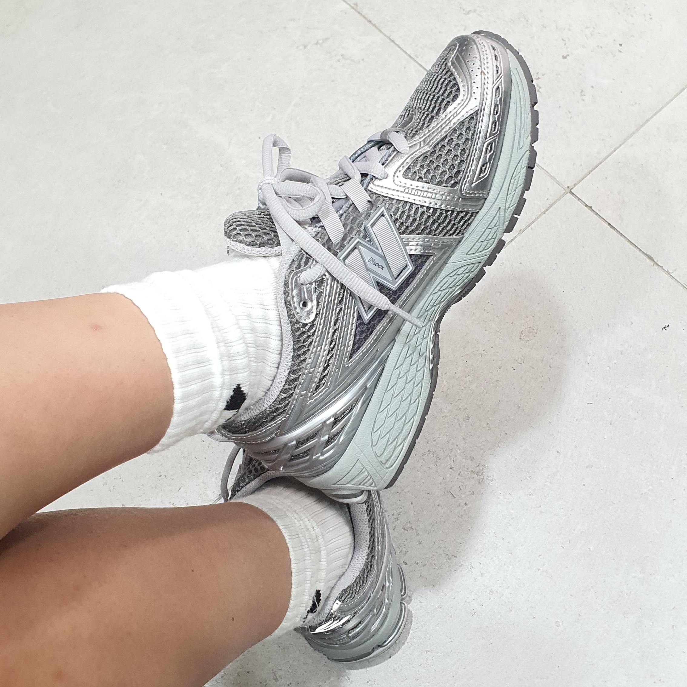 New Balance 1906R Harbor Grey Silver Metalic 착용 스타일 - 1