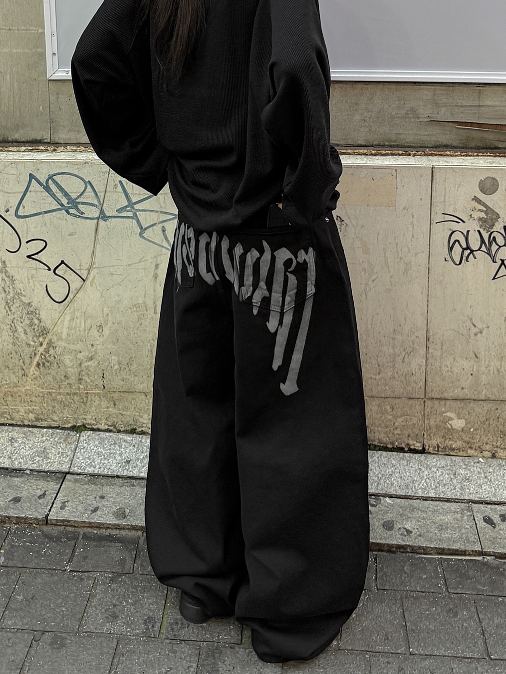 Mischief Wide Rhombus Beanie Black 착용 스타일 - 9
