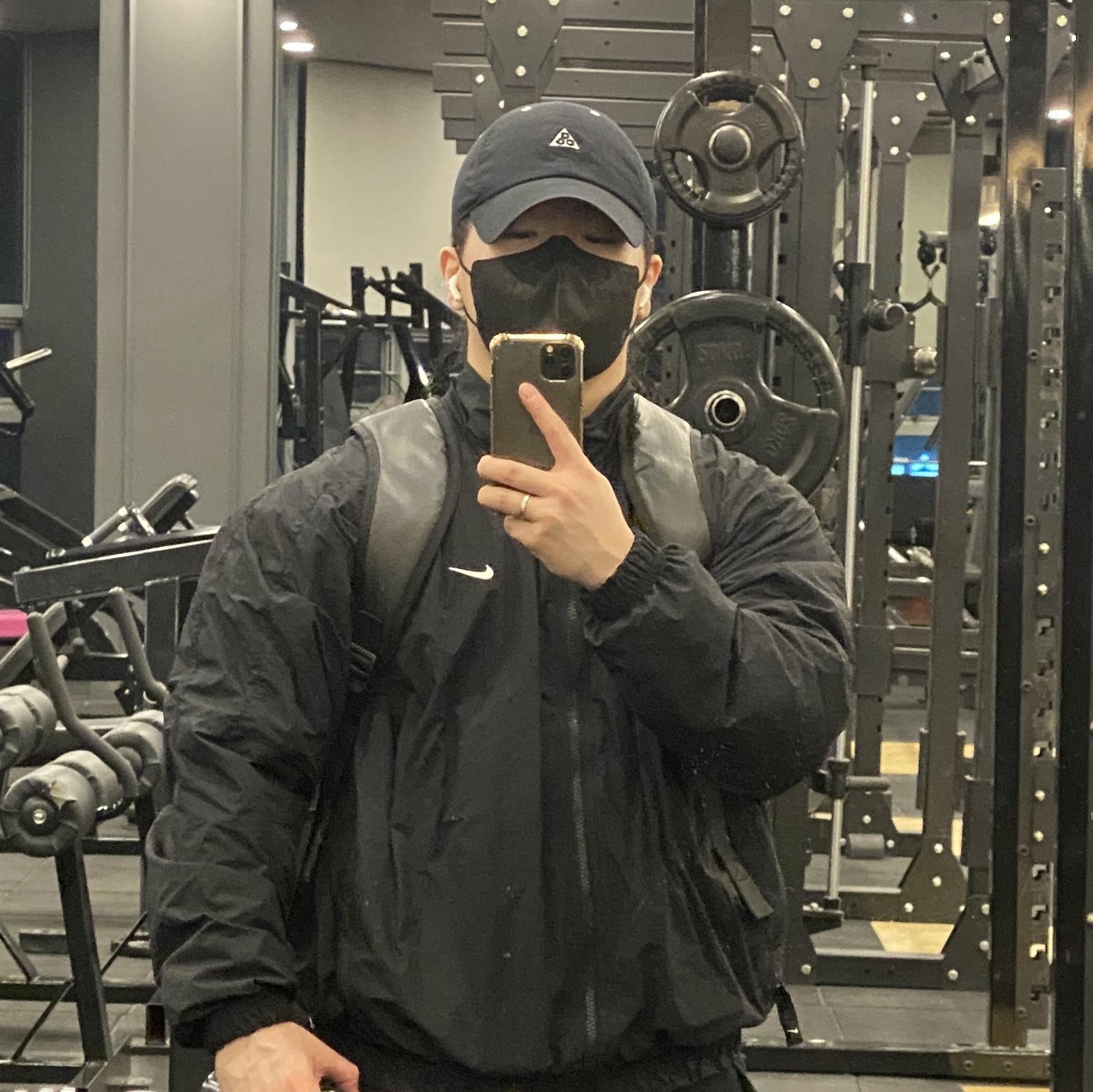 Nike ACG Heritage 86 Cap Black Light Smoke Grey, Nike NRG Solo Swoosh Woven Track Jacket Black - Asia 착용 스타일