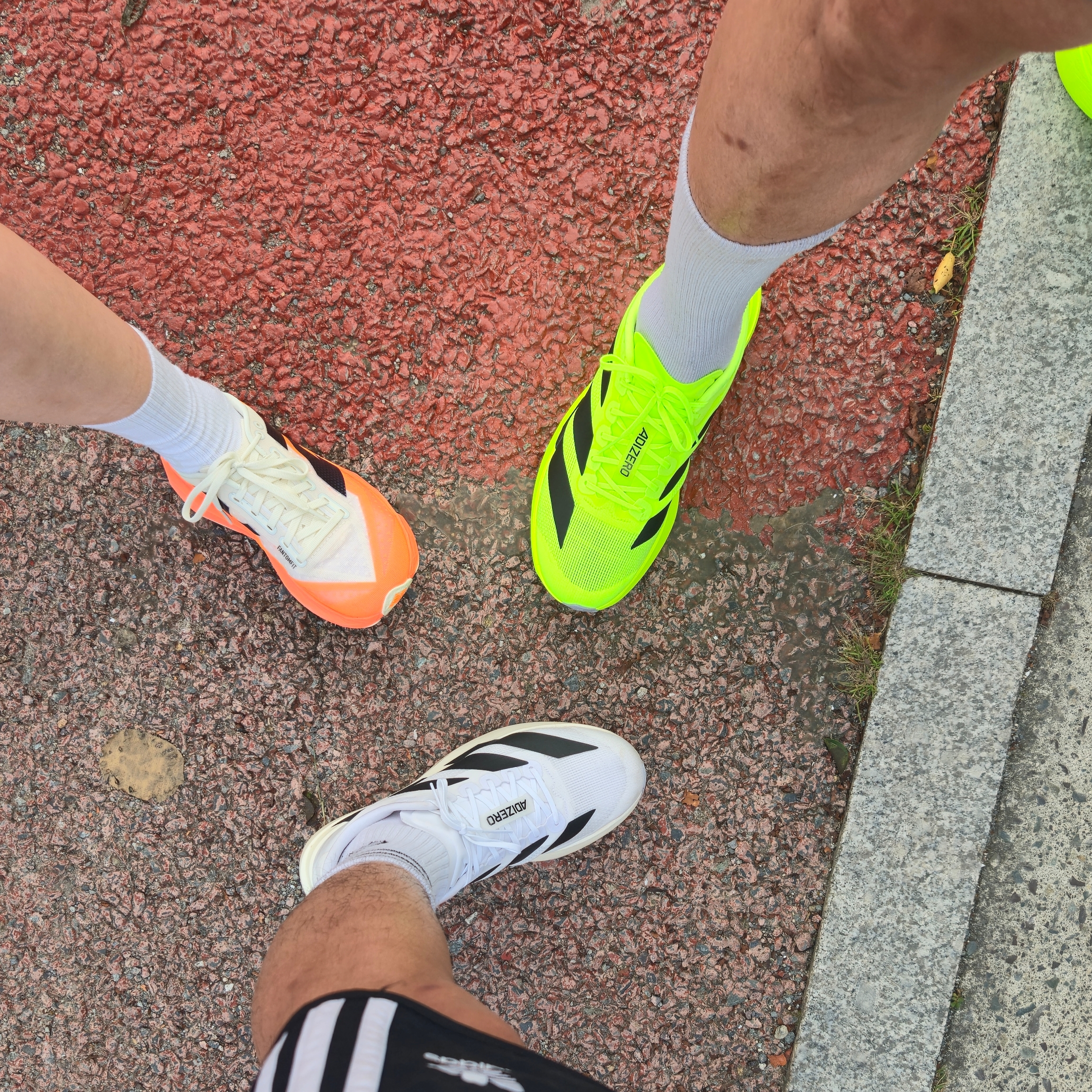 Adidas Adizero EVO SL Cloud White Core Black, Adidas Adizero EVO SL Lucid Lemon Core Black 착용 스타일 - 1