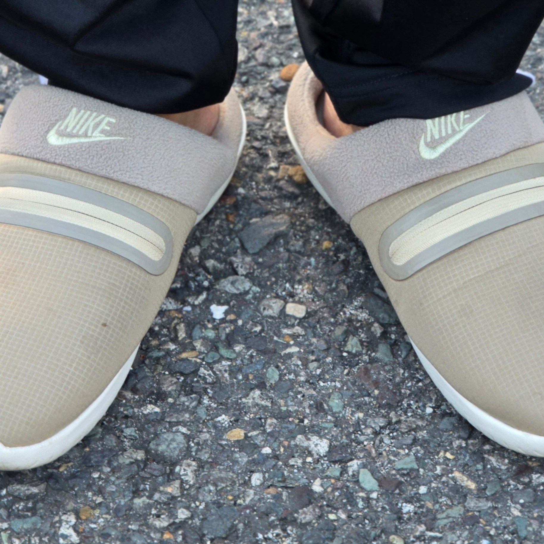 Nike Burrow Khaki Rattan 착용 스타일