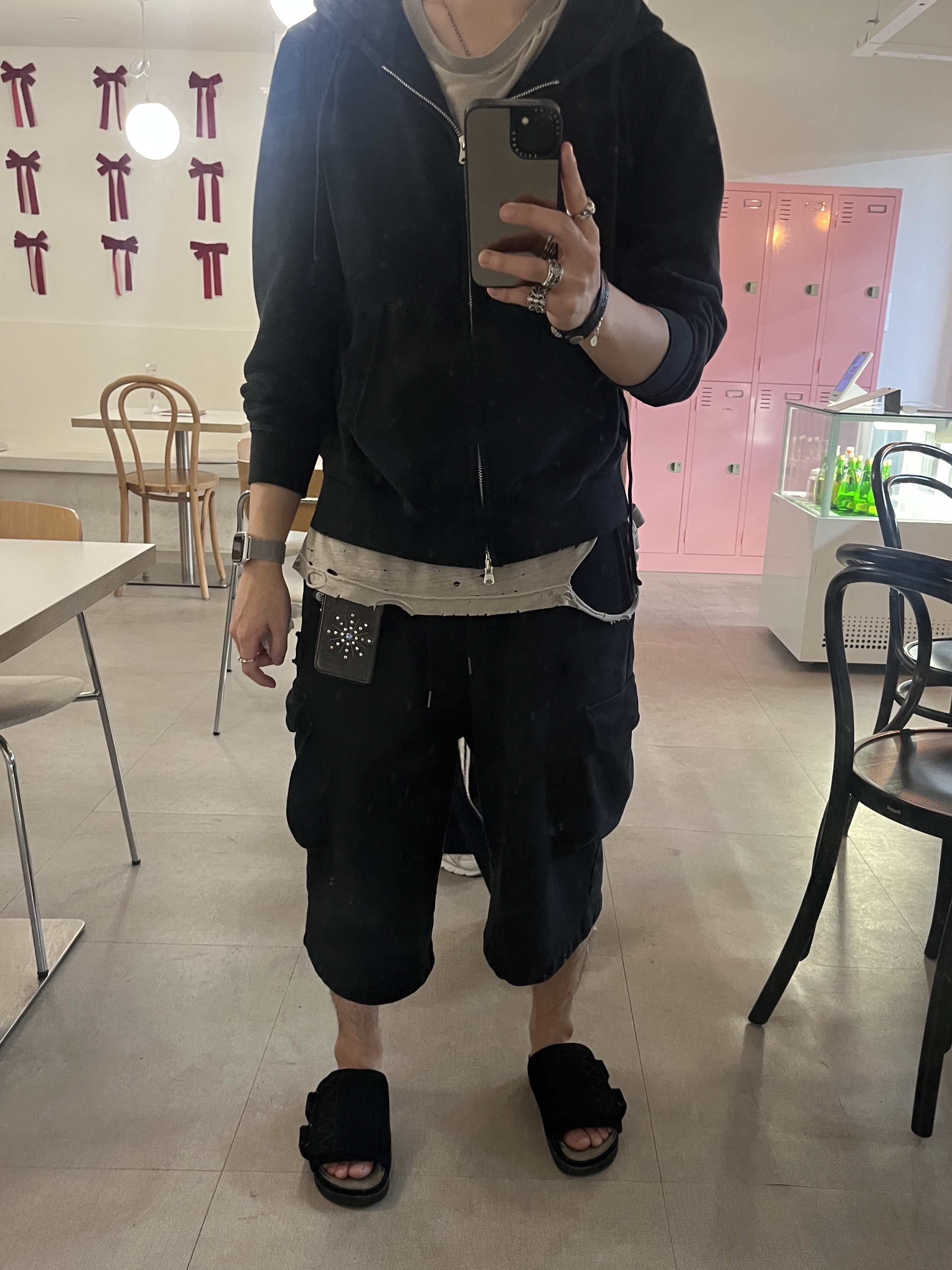 [프리오더] Polyteru Rivet Card Wallet Black, [프리오더] Polyteru Jumbo Slippers Black 착용 스타일
