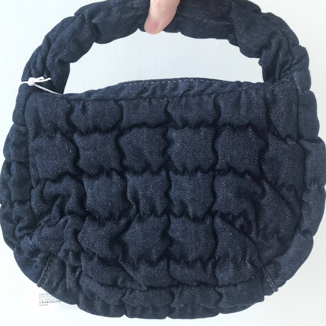 COS Quilted Micro Bag Dark Blue Denim 착용 스타일