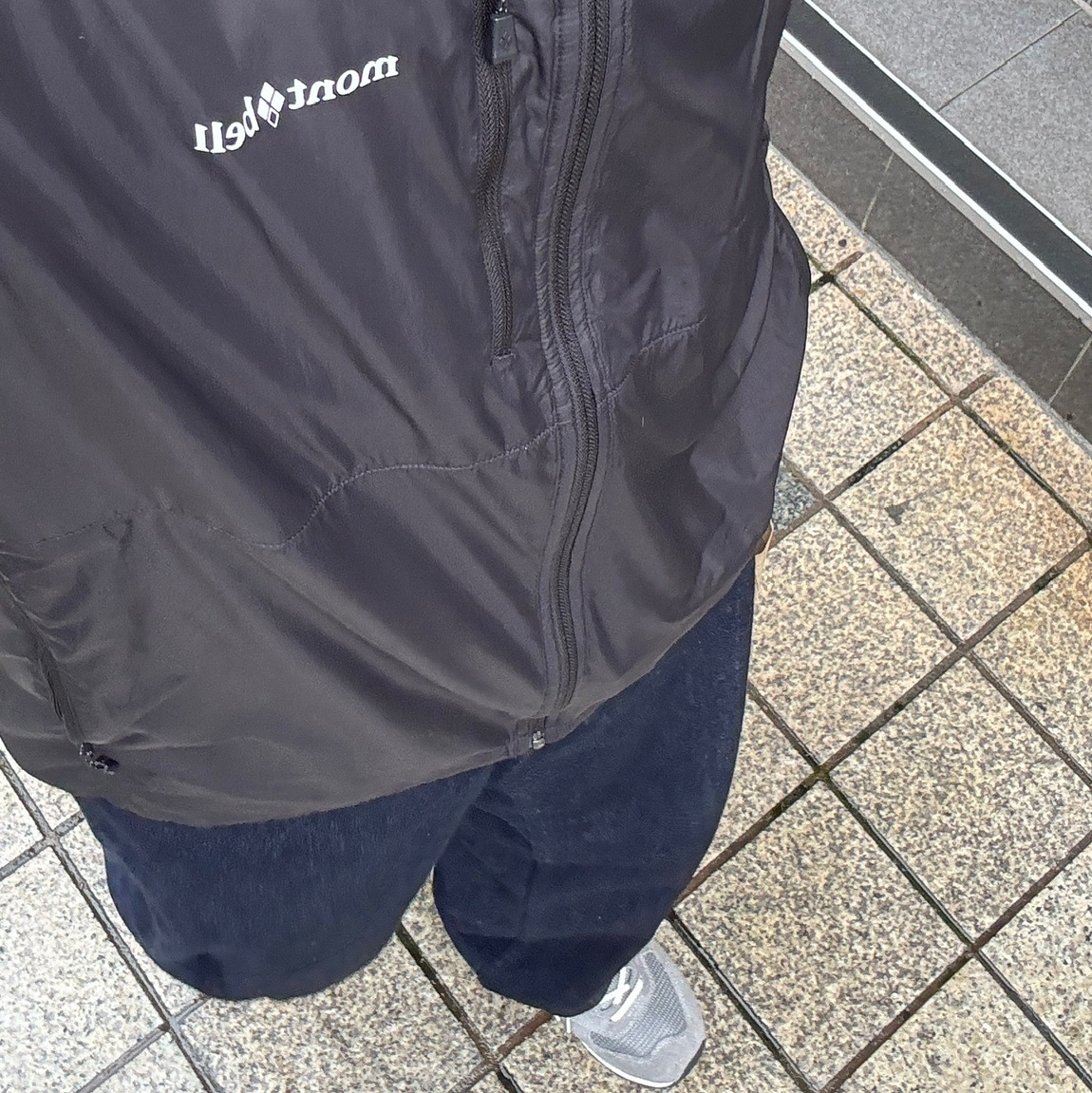 Montbell Wind Blast Hooded Jacket Black, New Balance x Pottery 574 Premium Soft Grey 착용 스타일