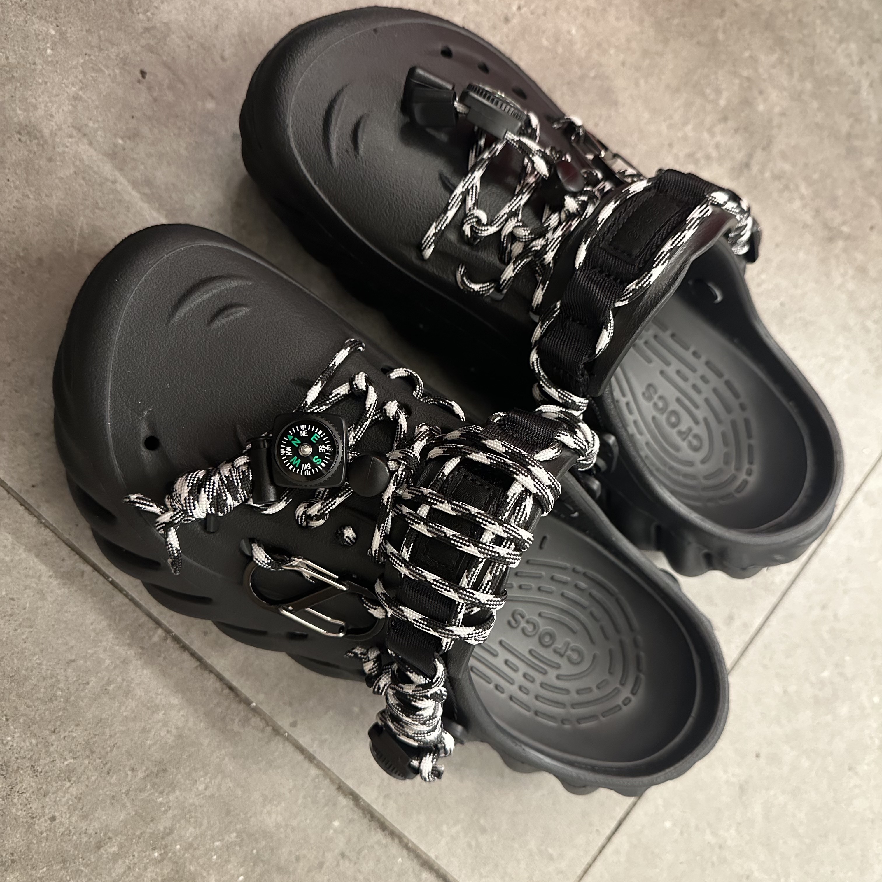 Crocs Echo Clog Black 착용 스타일