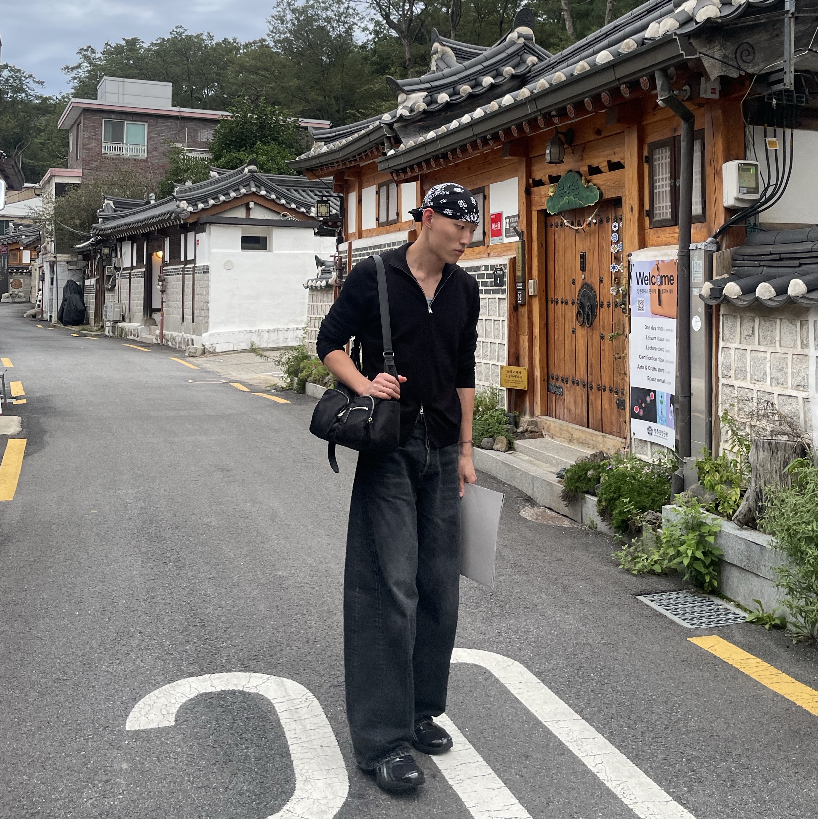 ssstein Deformation Wide Vintage Denim Jeans Black - 25SS 착용 스타일 - 2